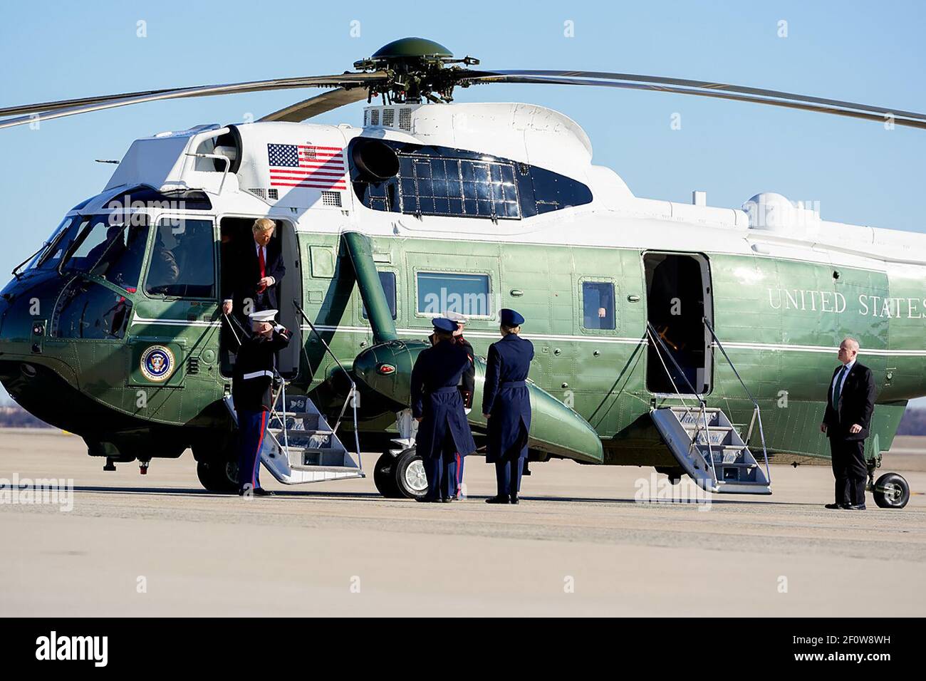 Präsident Donald Trump landet bei der Joint Base Andrews MD am Sonntagmorgen, 23 2020. Februar, an Bord der Air Force für ihre Reise nach Indien. Stockfoto