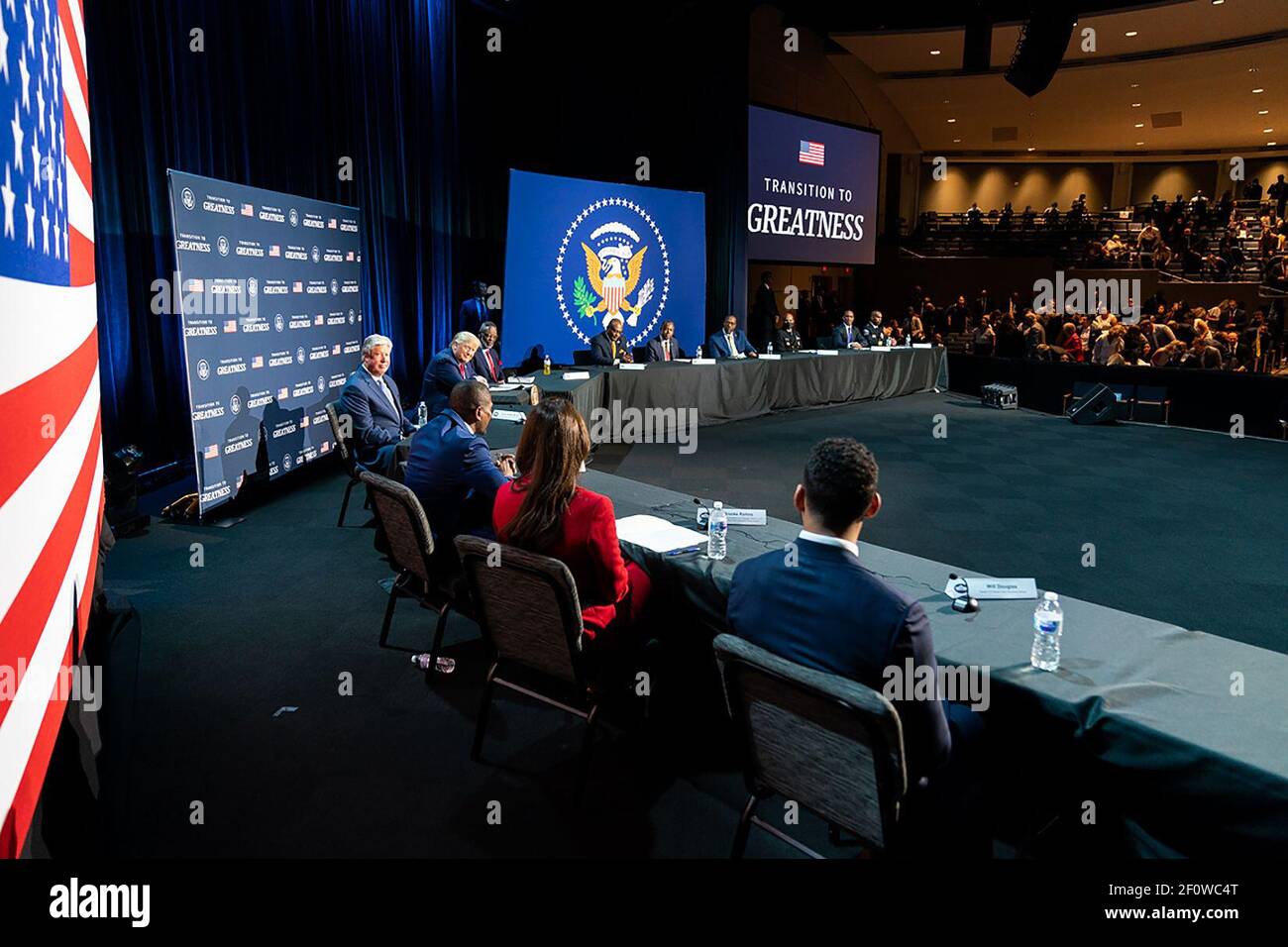 Präsident Donald Trump nimmt an einem Rundtisch zum Thema Übergang zur Größe Teil: Wiederaufbau und Erneuerung Donnerstag, den 11 2020. Juni, in der Gateway Church in Dallas. Stockfoto