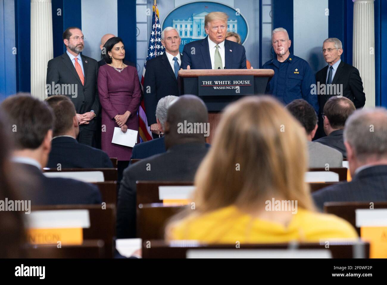 Präsident Donald Trump, Vizepräsident Mike Pence und Mitglieder der Coronavirus Task Force des Weißen Hauses, halten seine Ausführungen bei einem Coronavirus (COVID-19)-Update-Briefing am Dienstag, den 17 2020. März im James S. Brady Press Briefing Room des Weißen Hauses ab. Stockfoto