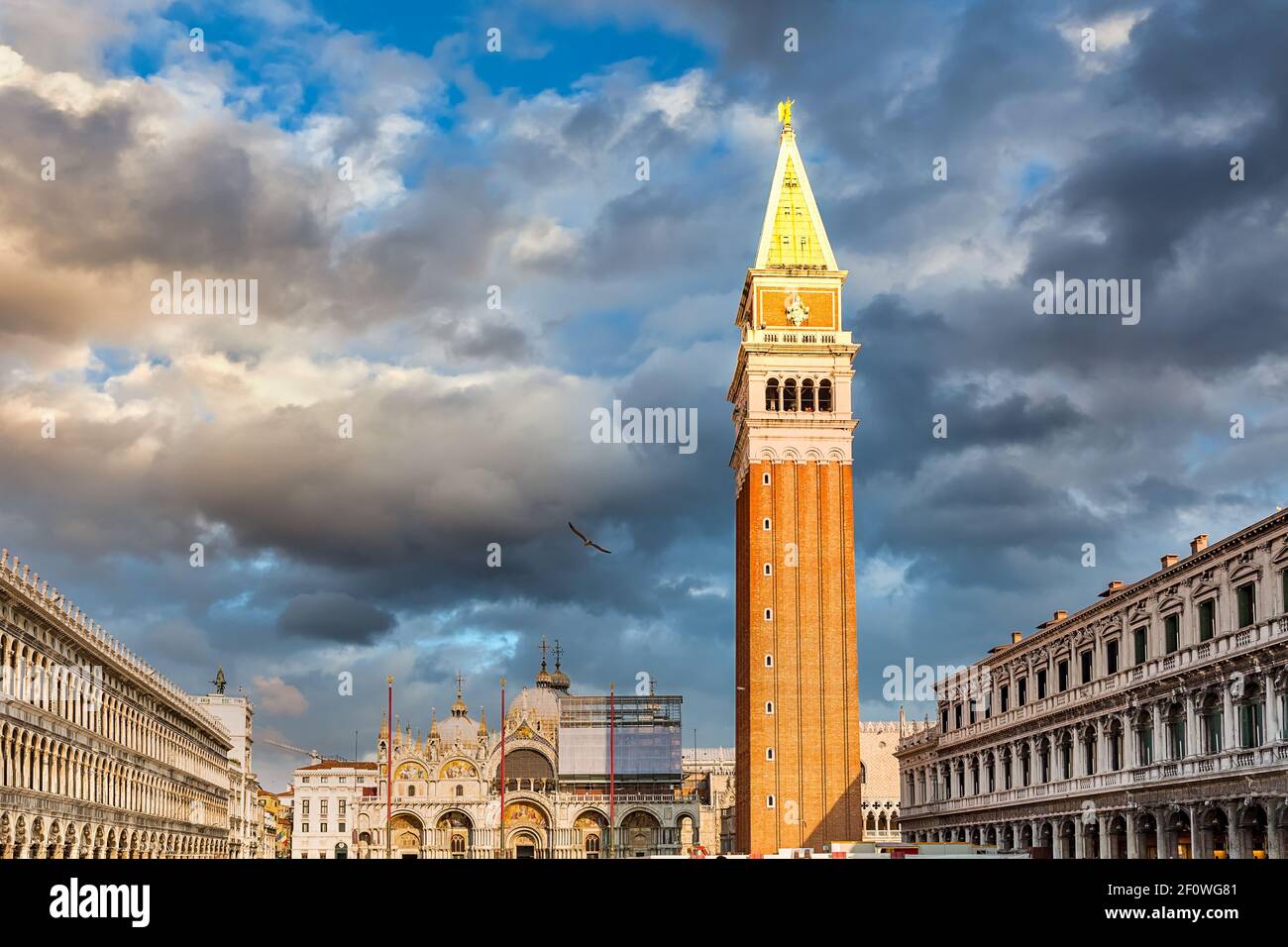 Piazza San Marko bei Dämmerung, Venedig Stockfoto