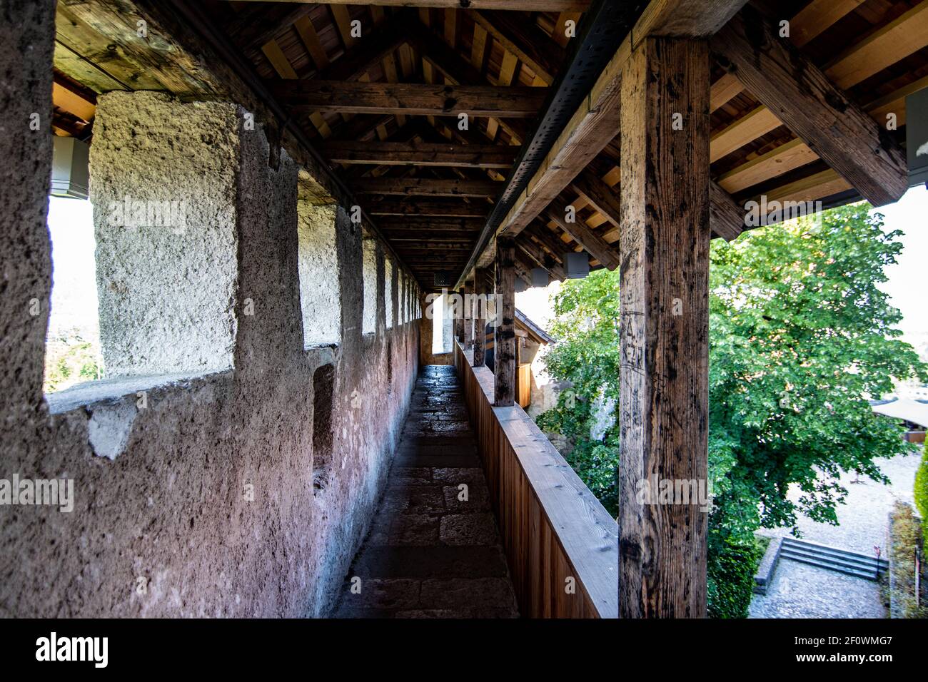 Verlassene Bleder Burgmauern während covid Tourismus crysis, Slowenien Stockfoto