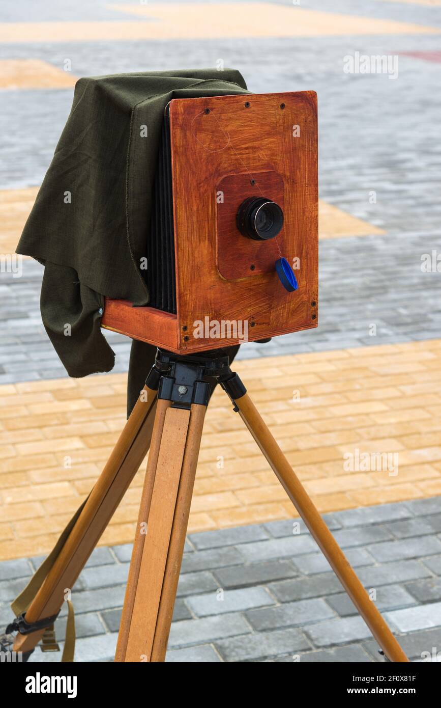 Die alte Kamera auf Straße Stockfoto
