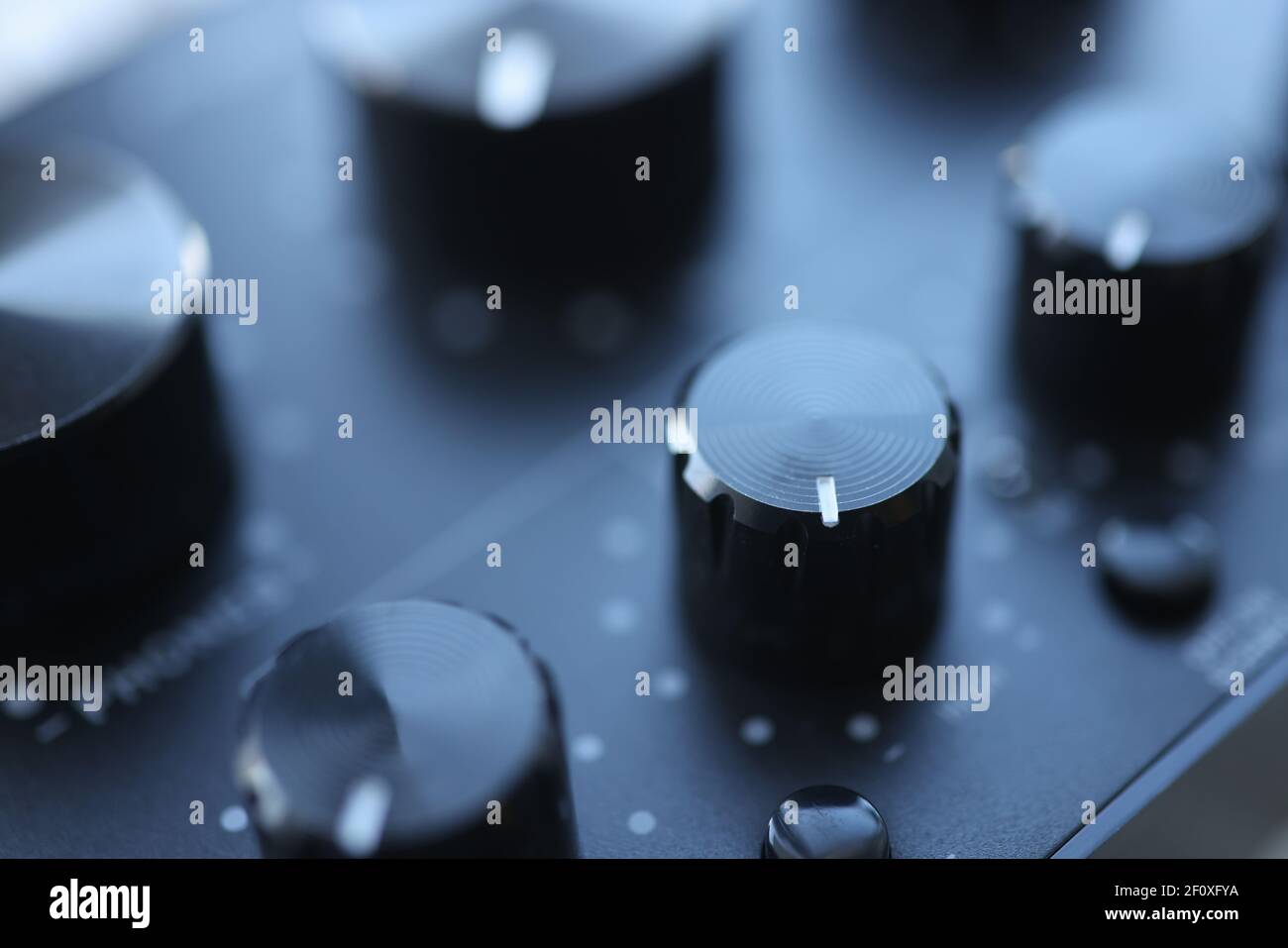 Drehknopf für die Nahaufnahme von professionellen Aufnahmesequipment. Lautstärkeregelung Stockfoto