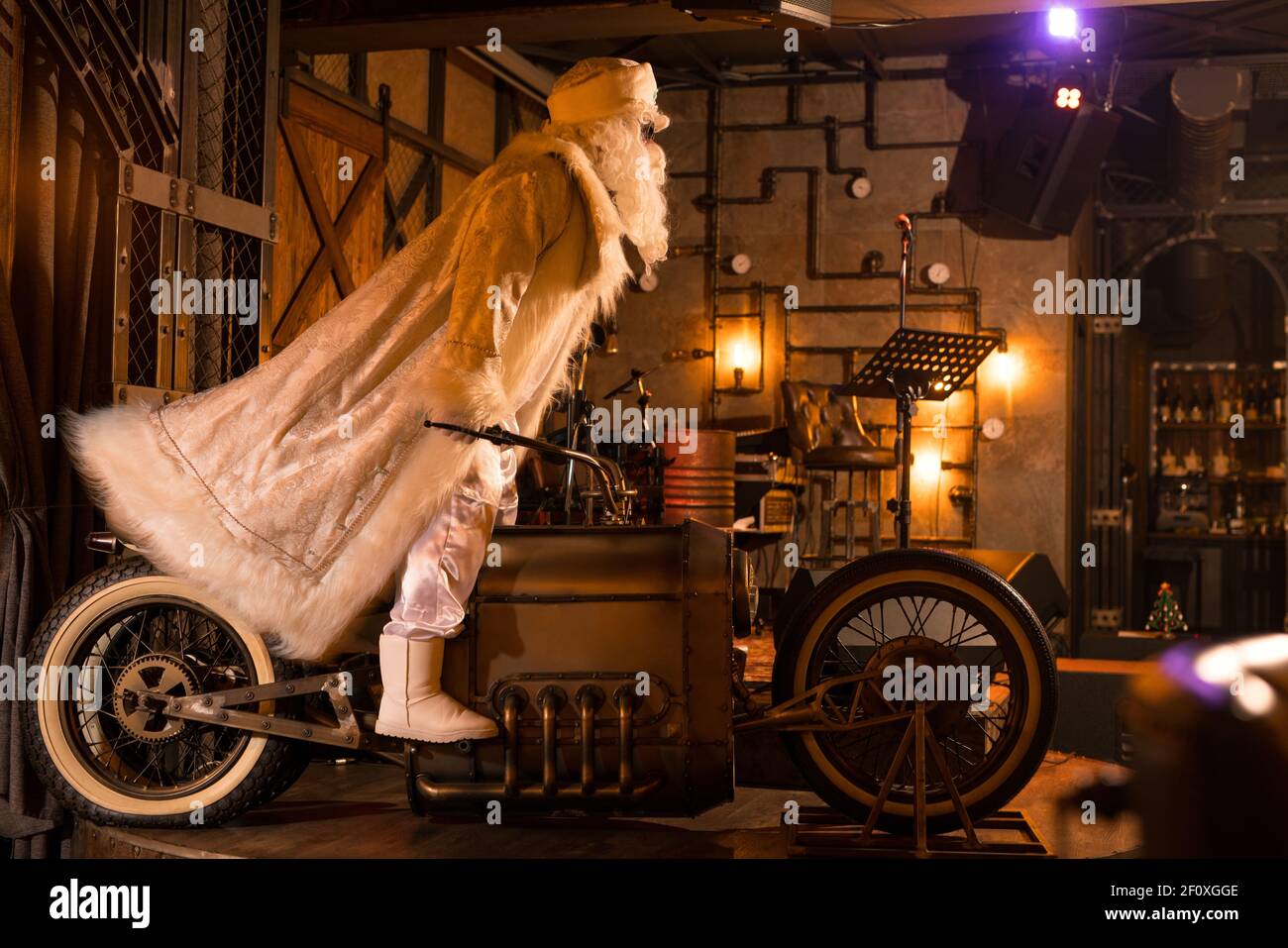 Weihnachtsmann Auf Dem Motorrad Stockfotos Und Bilder Kaufen Alamy