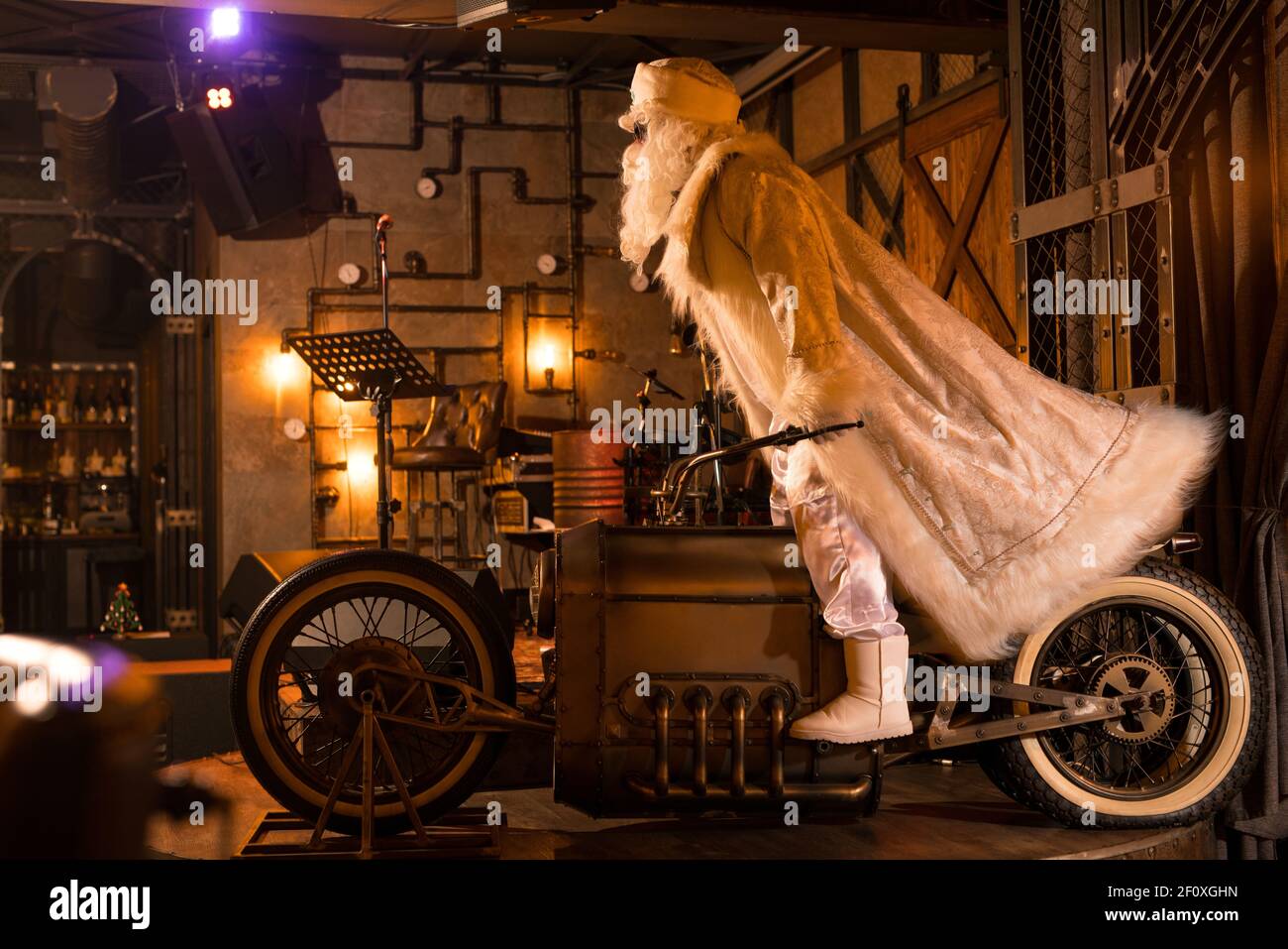 Weihnachtsmann Auf Dem Motorrad Stockfotos Und Bilder Kaufen Alamy