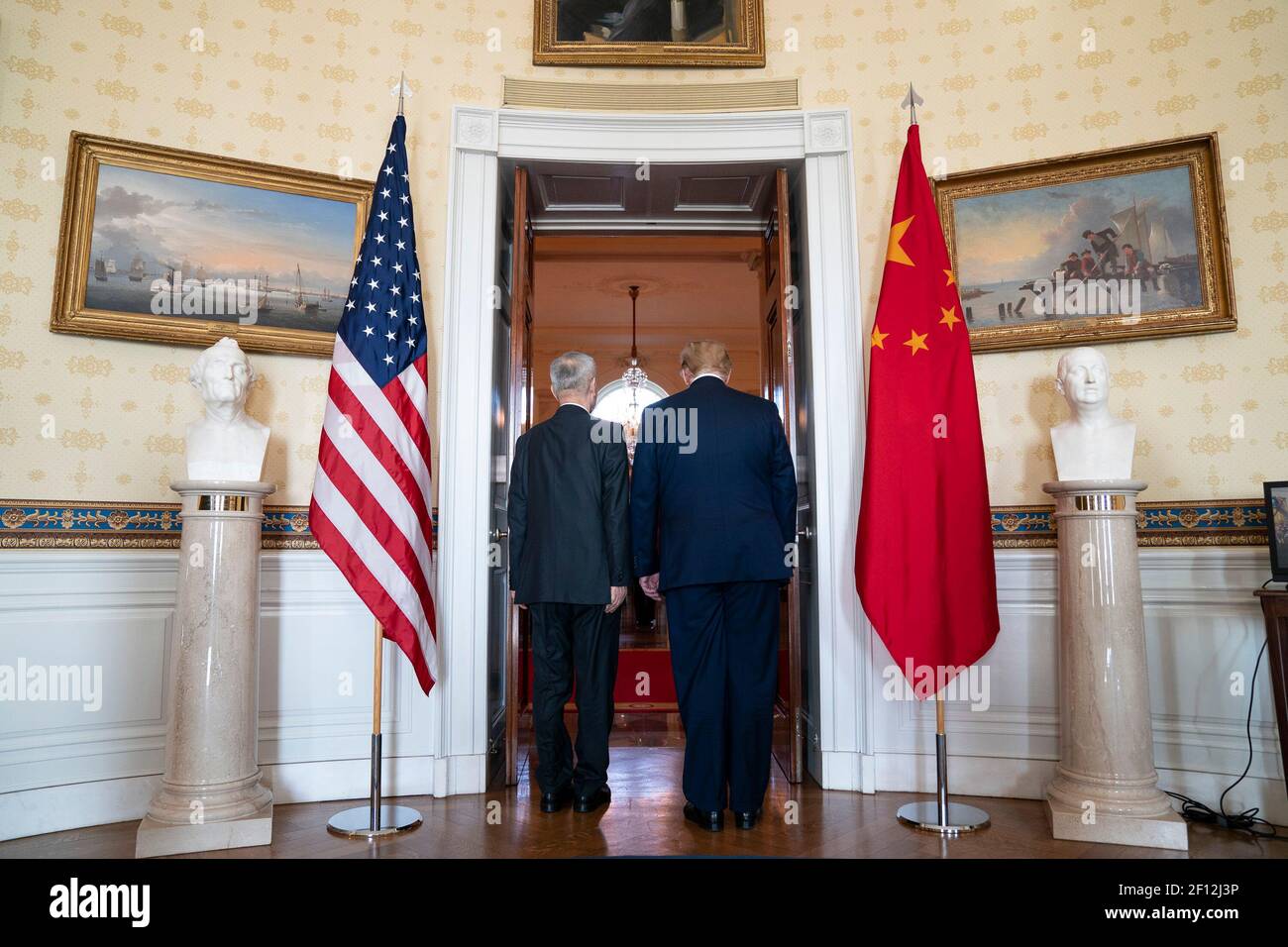 Präsident Donald Trump schließt sich dem chinesischen Vizepräsidenten Liu an Er bereitet sich auf die Unterzeichnungszeremonie für das US-China Phase-1-Handelsabkommen vor Mittwoch, 15 2020. Januar, im Weißen Haus. Stockfoto