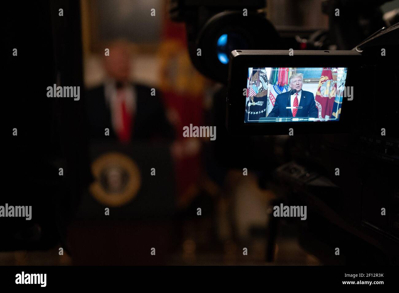 Präsident Donald Trump richtet sich an seine Bemerkungen an die Nation Sonntag Morgen Oktober 27 2019 in der Diplomatischen Empfangsraum des Weißen Hauses, um Details der US-Special Operations Forces Mission gegen berüchtigten ISIS-Führer Abu Bakr al-Baghdadiâ €™s Verbindung in Syrien bekannt zu geben. Stockfoto