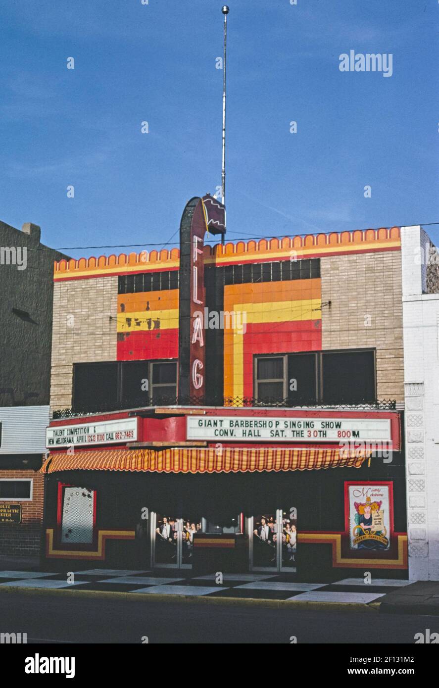 Flag Theatre - Vertical - Hutchinson - Kansas Ca. 1996 Stockfoto