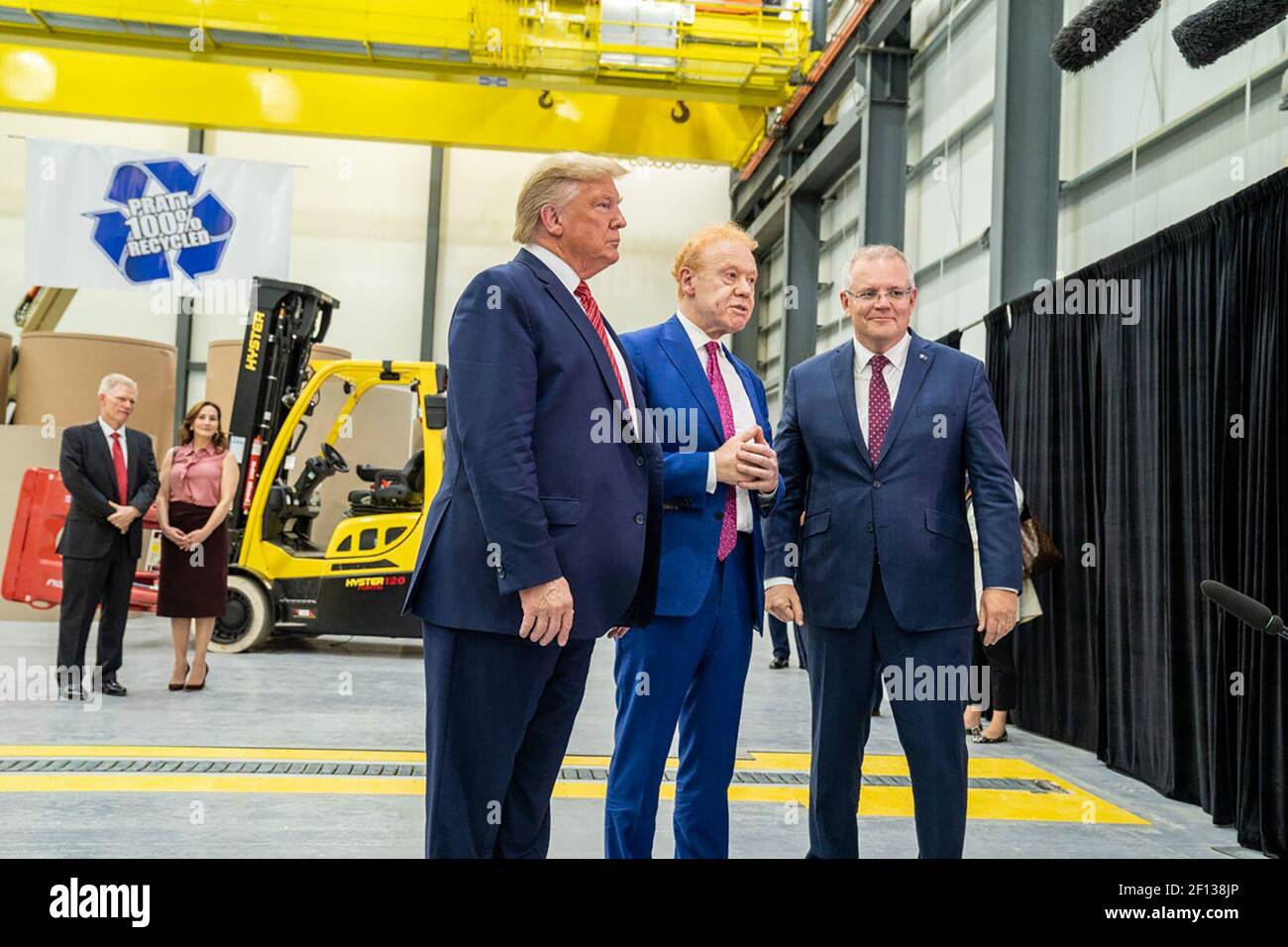 Präsident Donald Trump und der australische Premierminister Scott Morrison besuchen am Sonntag, den 22 2019. September, zusammen mit dem Executive Chairman von Pratt Industries das Werk von Pratt Industries in Wapakoneta Ohio. Stockfoto