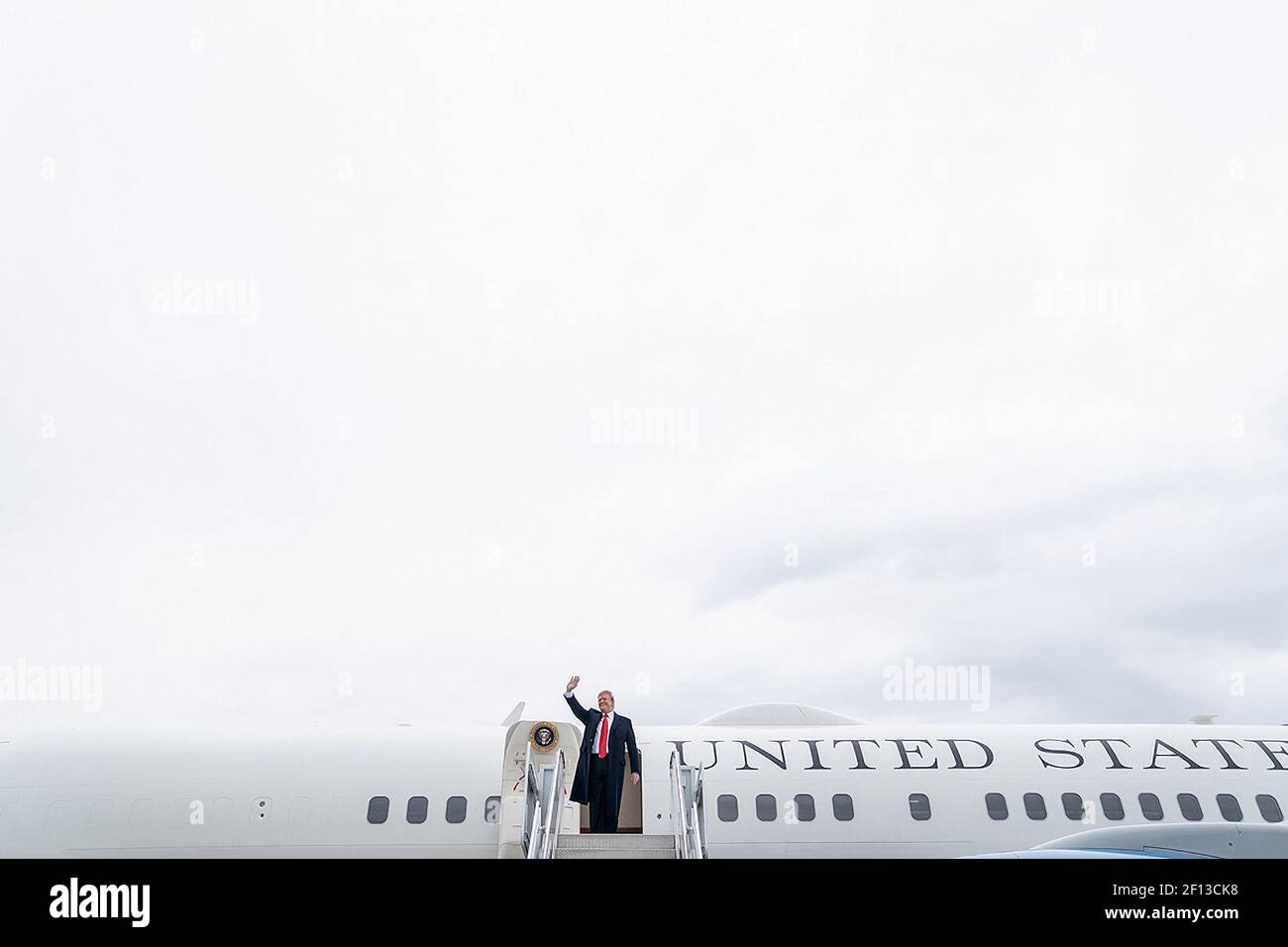 Präsident Donald Trump landet am Flughafen Akron-Canton im Kanton Ohio bei der Air Force One Mittwoch, 20 2019. März, nach seinem Flug aus Lima, Ohio. Stockfoto