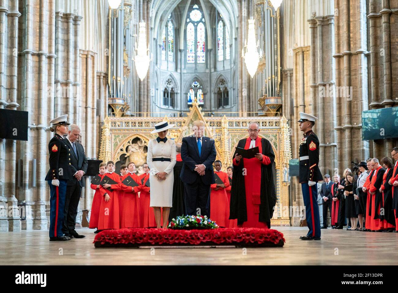 Präsident Donald Trump und First Lady Melania Trump nehmen an einer Kranzniederlegung am Grab des unbekannten Kriegers am 3 2019. Juni in Westminster Abbey in London Teil. Stockfoto