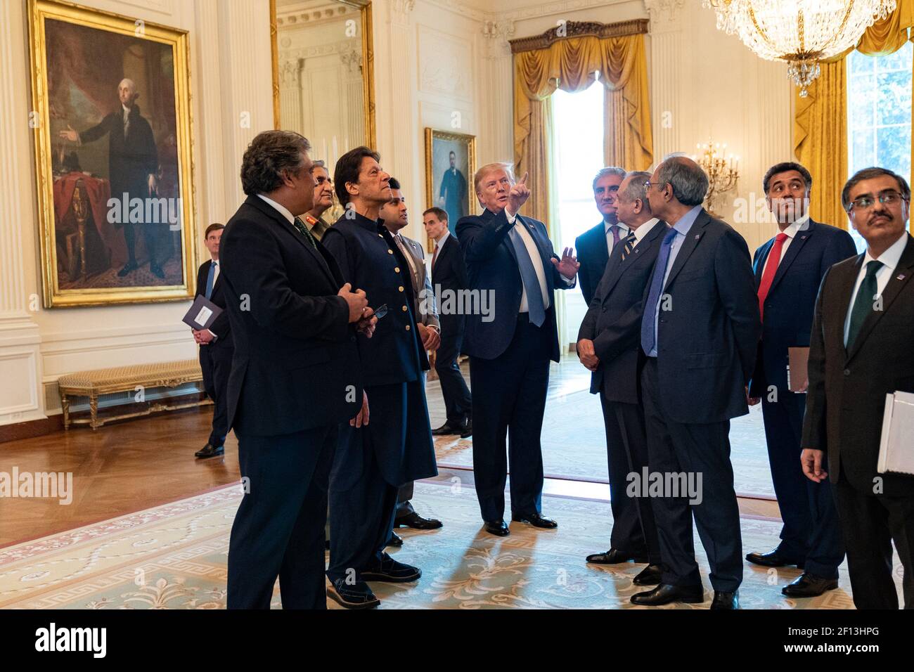 Präsident Donald Trump gibt Premierminister Imran Khan von der Islamischen Republik Pakistan und seiner Delegation am Montag, den 22 2019. Juli, eine private Führung durch das Staatsgeschoss des Weißen Hauses in Washington D.C. Stockfoto