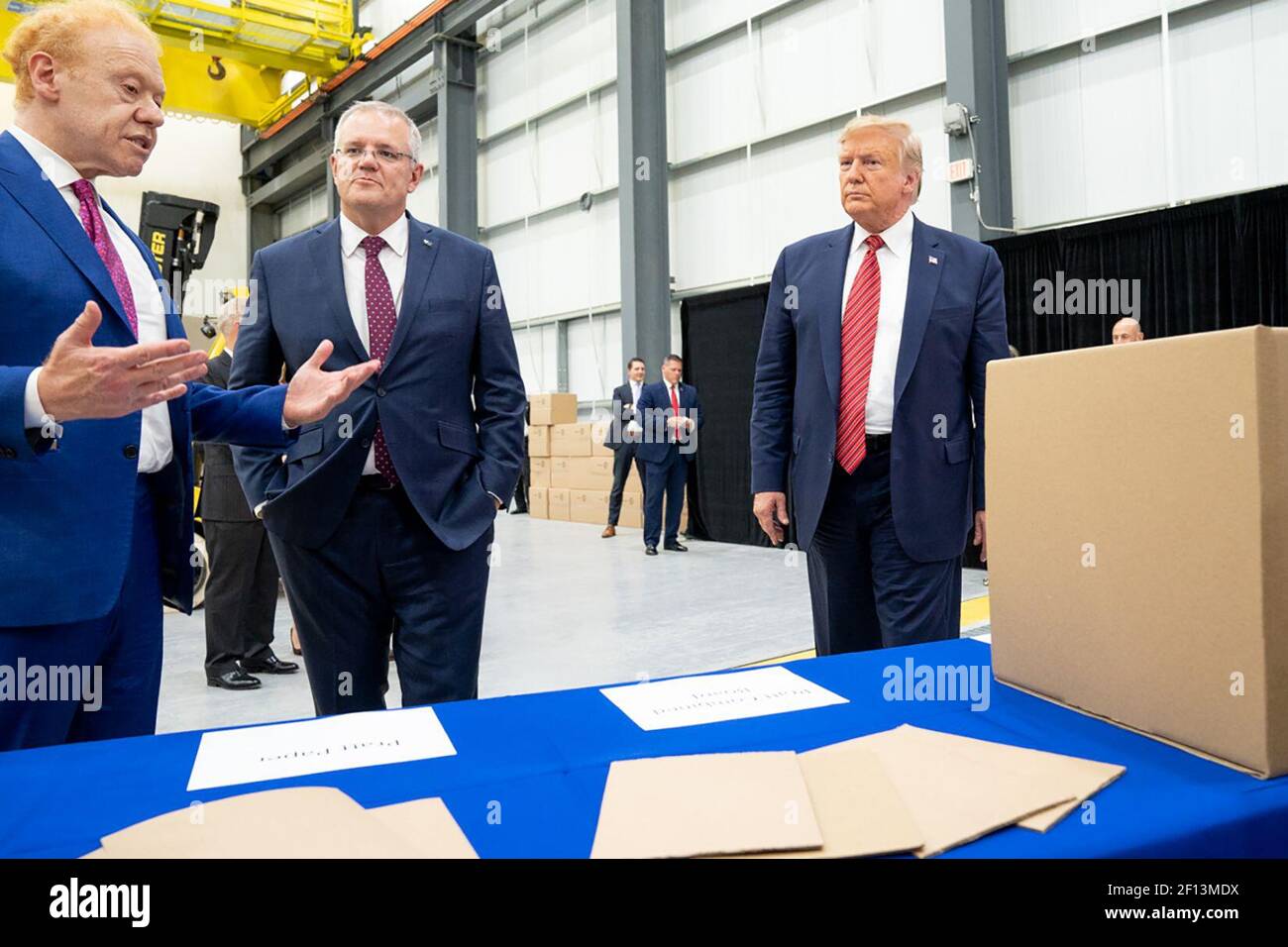 Präsident Donald Trump und der australische Premierminister Scott Morrison besuchen am Sonntag, den 22 2019. September, zusammen mit dem Executive Chairman von Pratt Industries das Werk von Pratt Industries in Wapakoneta Ohio. Stockfoto
