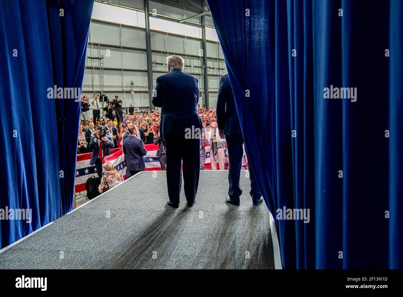 Präsident Donald Trump und der australische Premierminister Scott Morrison treten am Sonntag, den 22 2019. September, bei der Eröffnung des Werks von Pratt Industries in Wapakoneta Ohio auf die Bühne. Stockfoto