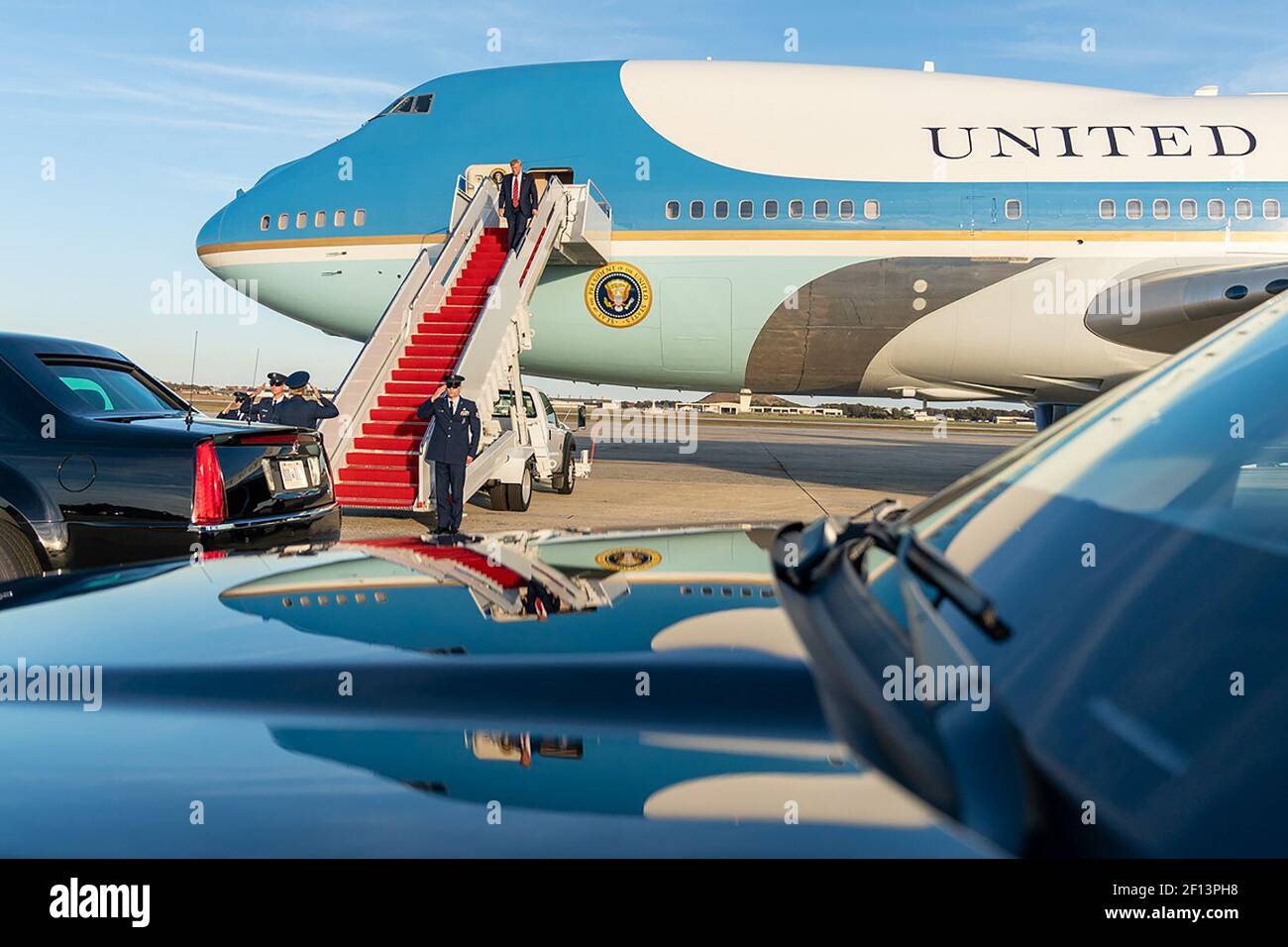 Präsident Donald Trump landet Air Force One am Montag, den 28 2019. Oktober, auf dem Joint Base Andrews MD. Und legt auf dem Weg zum Weißen Haus ab. Stockfoto