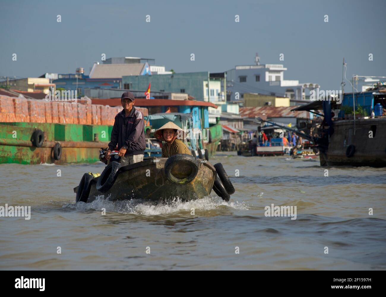 Flussboote auf dem Fluss am Cai Rang schwimmenden Markt, Mekong Delta, Vietnam Stockfoto