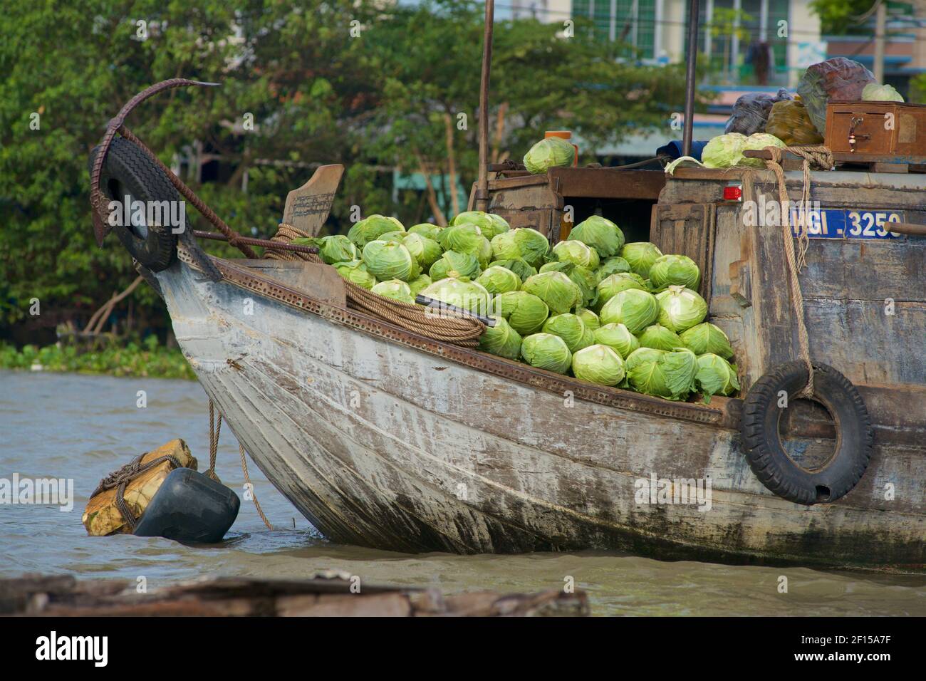 Flussboote Handel produzieren am Cai Rang schwimmenden Markt, Mekong Delta, Vietnam Stockfoto