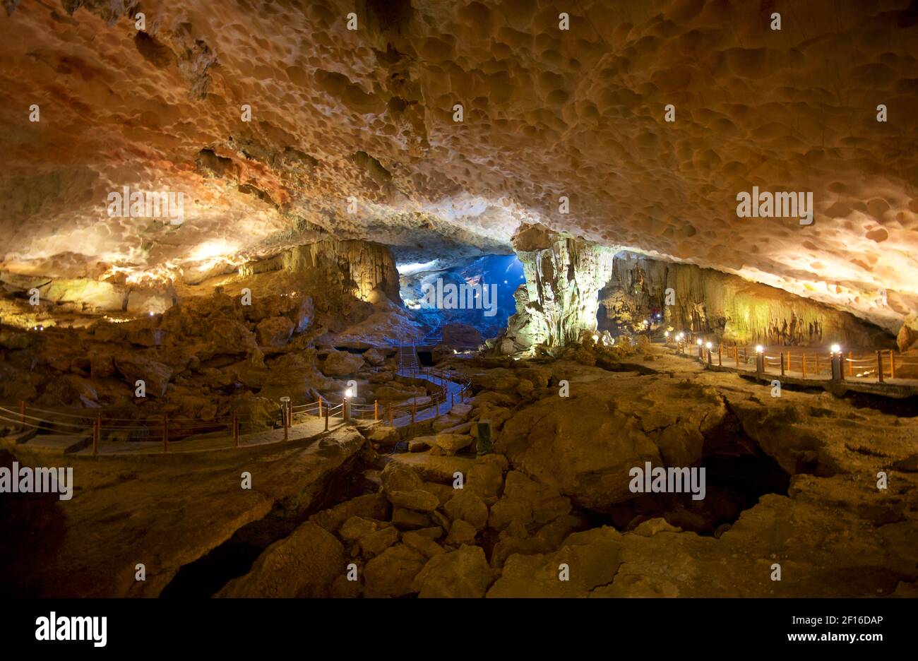 Thien Cung Cave, Halong Bay, Quảng Ninh Provinz, Vietnam, Stockfoto