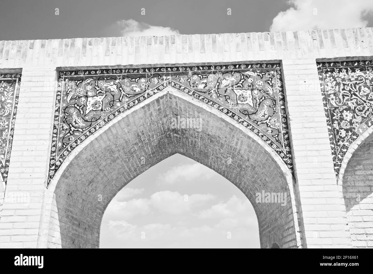 Im iran die alte Brücke und der Fluss Stockfoto