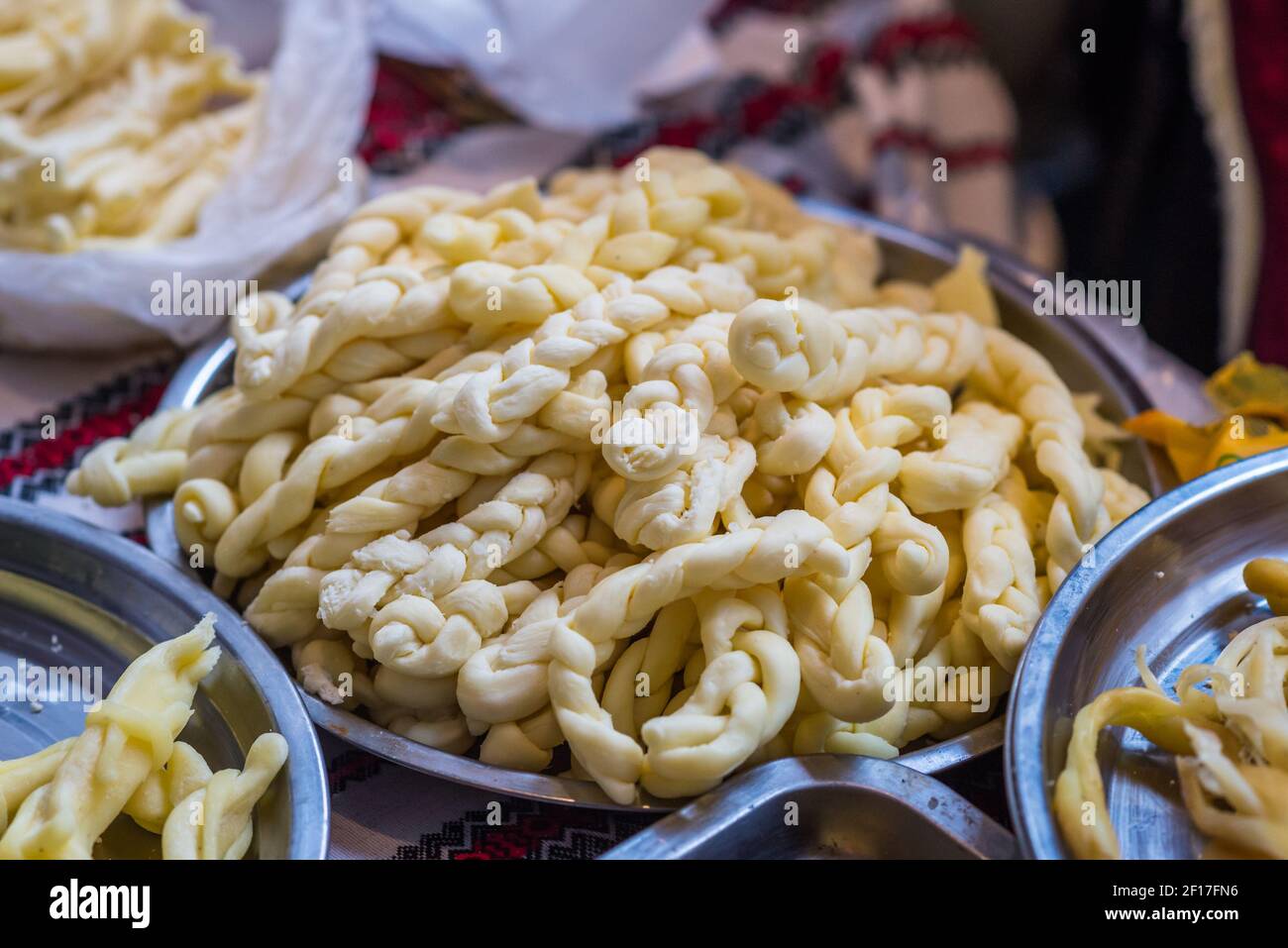 Geflochtener Weißkäse Stockfoto