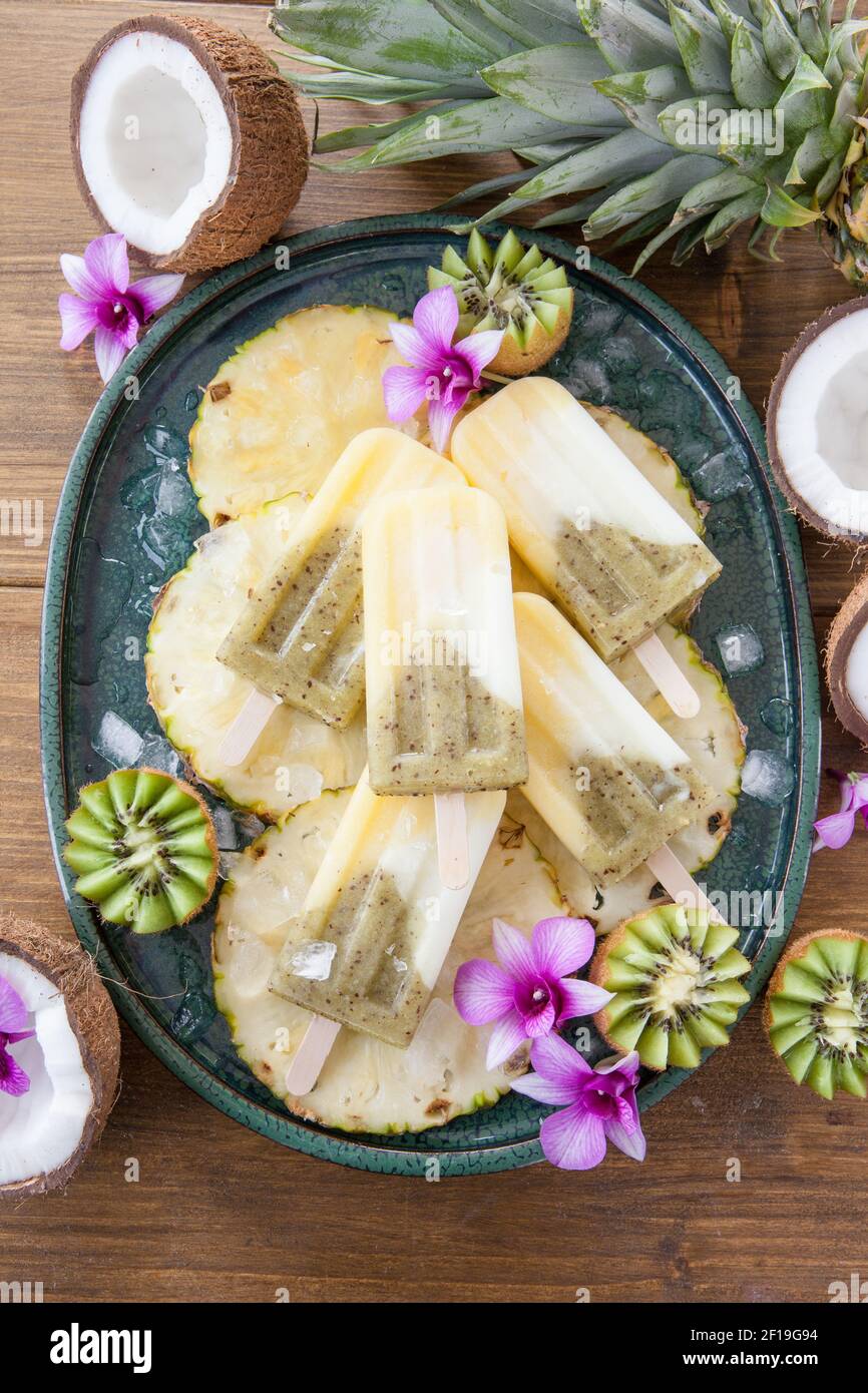 Ananas eis am stiel -Fotos und -Bildmaterial in hoher Auflösung – Alamy