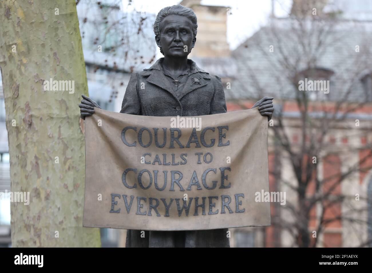 Statue des Frauenrechtler-Führers Millicent Fawcett auf dem Parliament Square in London. Bilddatum: Donnerstag, 4. März 2021. Stockfoto