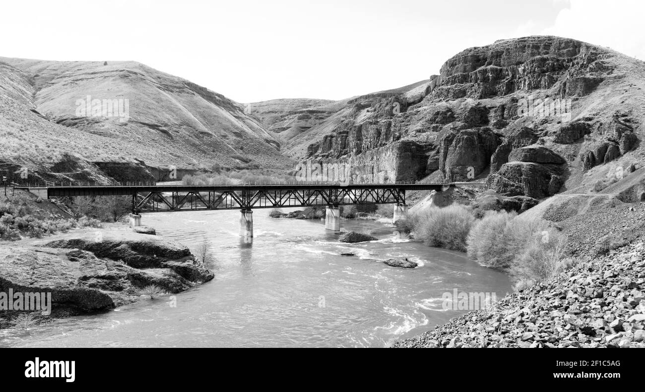 Deep Gorge Deschutes River Railroad Bridge Wild Scenic Corridor Oregon Stockfoto