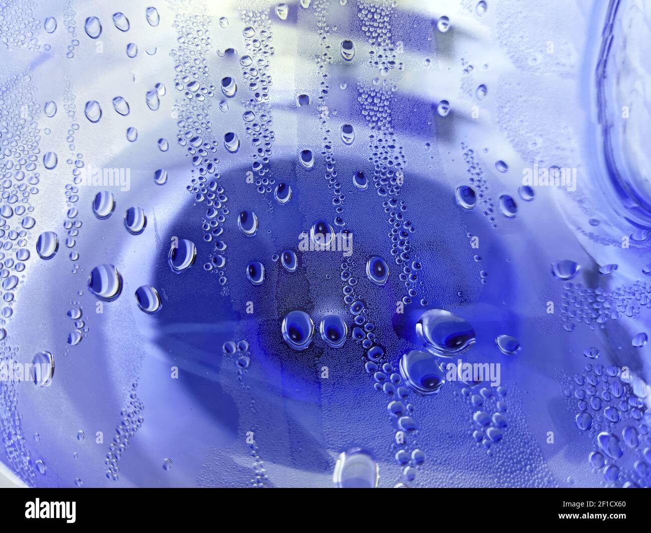 Schöne Wassertropfen Blick Durch Transparente Flasche Stockfoto