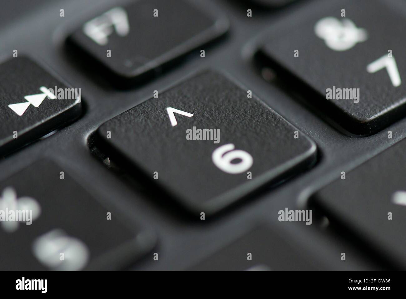 Nummer 6 und Caret-Taste auf einer Laptop-Tastatur Stockfoto