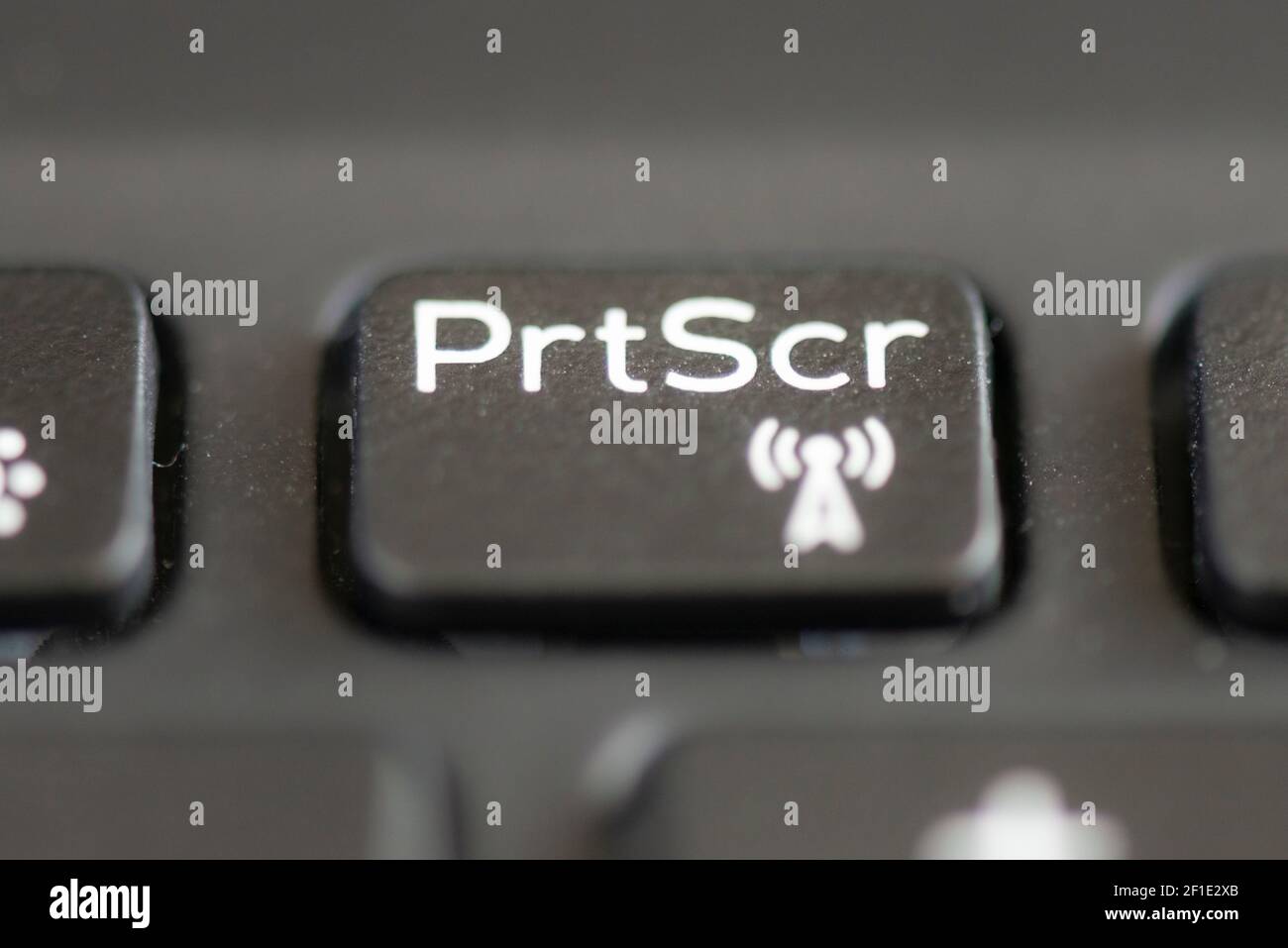 Bildschirm drucken und Wireless-Taste auf einer Laptop-Tastatur umschalten  Stockfotografie - Alamy