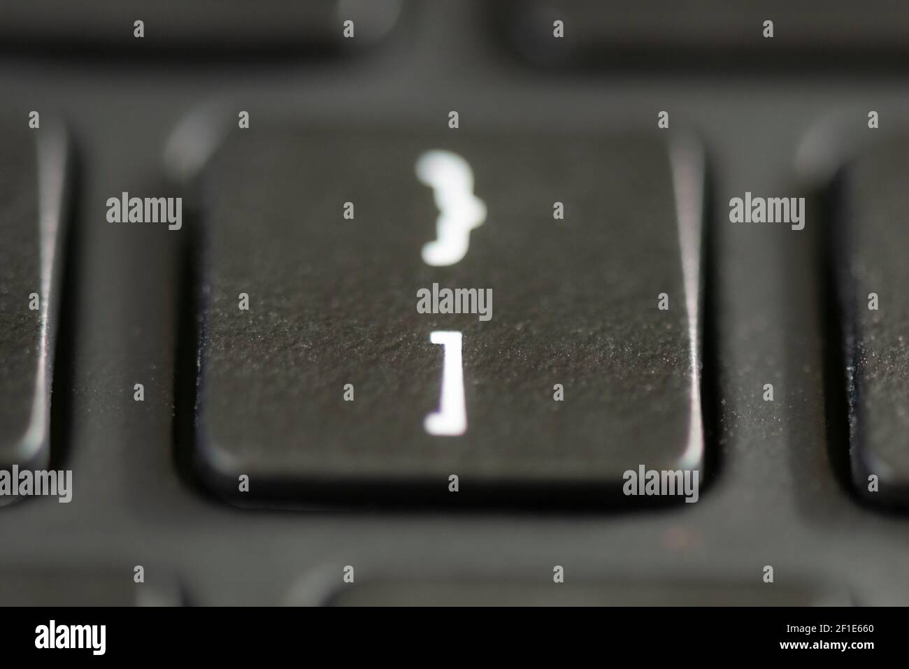 Eckige Klammer und geschweiften Klammerschlüssel auf einer Laptop-Tastatur Stockfoto
