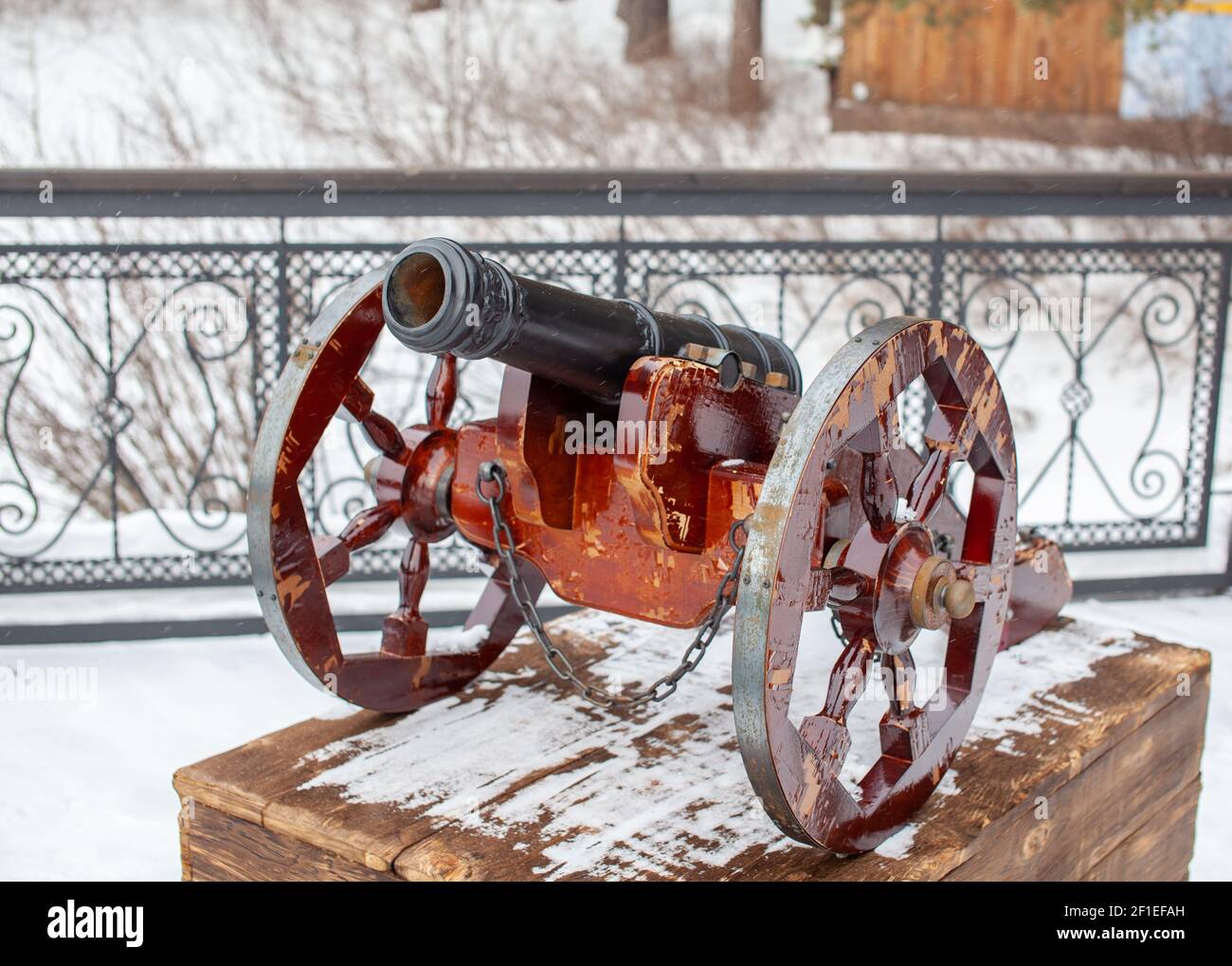 Dekorative kanone -Fotos und -Bildmaterial in hoher Auflösung – Alamy