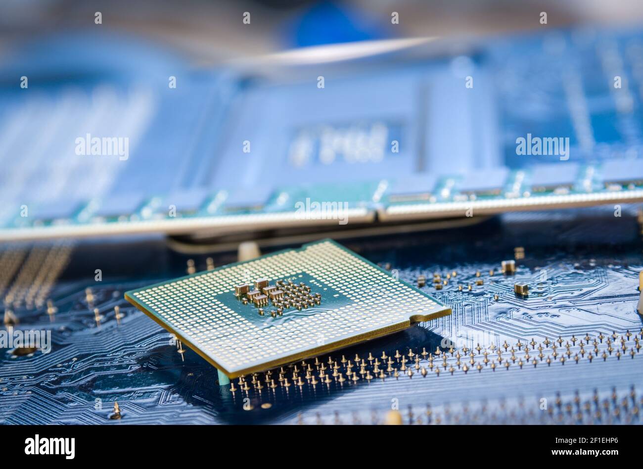 Computer-cpu oder Zentralprozessoreinheit Chip auf dem Mainboard Stockfoto