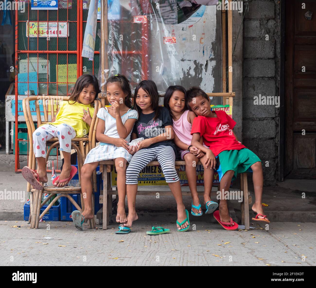 Kinder auf dem Maasim Public Market in der Provinz Sarangani auf den Philippinen. Maasim liegt im südlichsten Teil von Mindanao, und ist die Heimat Stockfoto