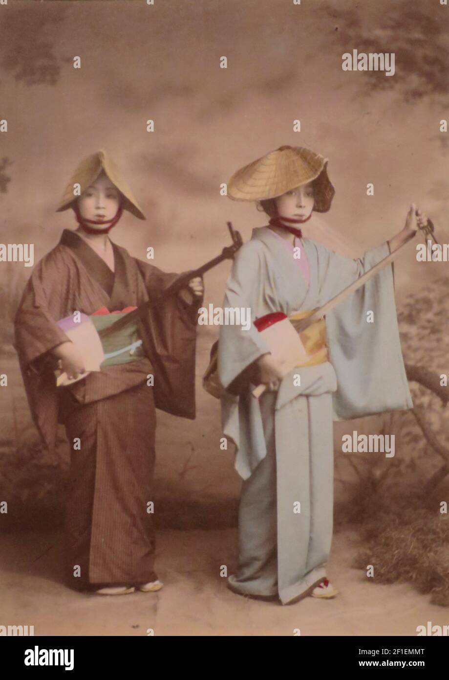 Frühe Ogawa Kazumasa Fotografie von Straßenmusikern in Japan - um 1880-1900 Stockfoto