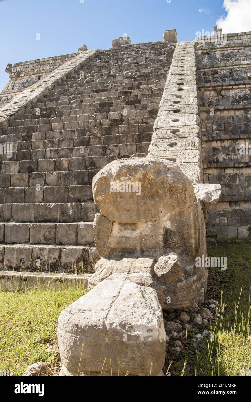 Alte Maya-Pyramide Detail, Kukulcan Tempel in Chichen Itza, Yucatan, Mexiko Stockfoto