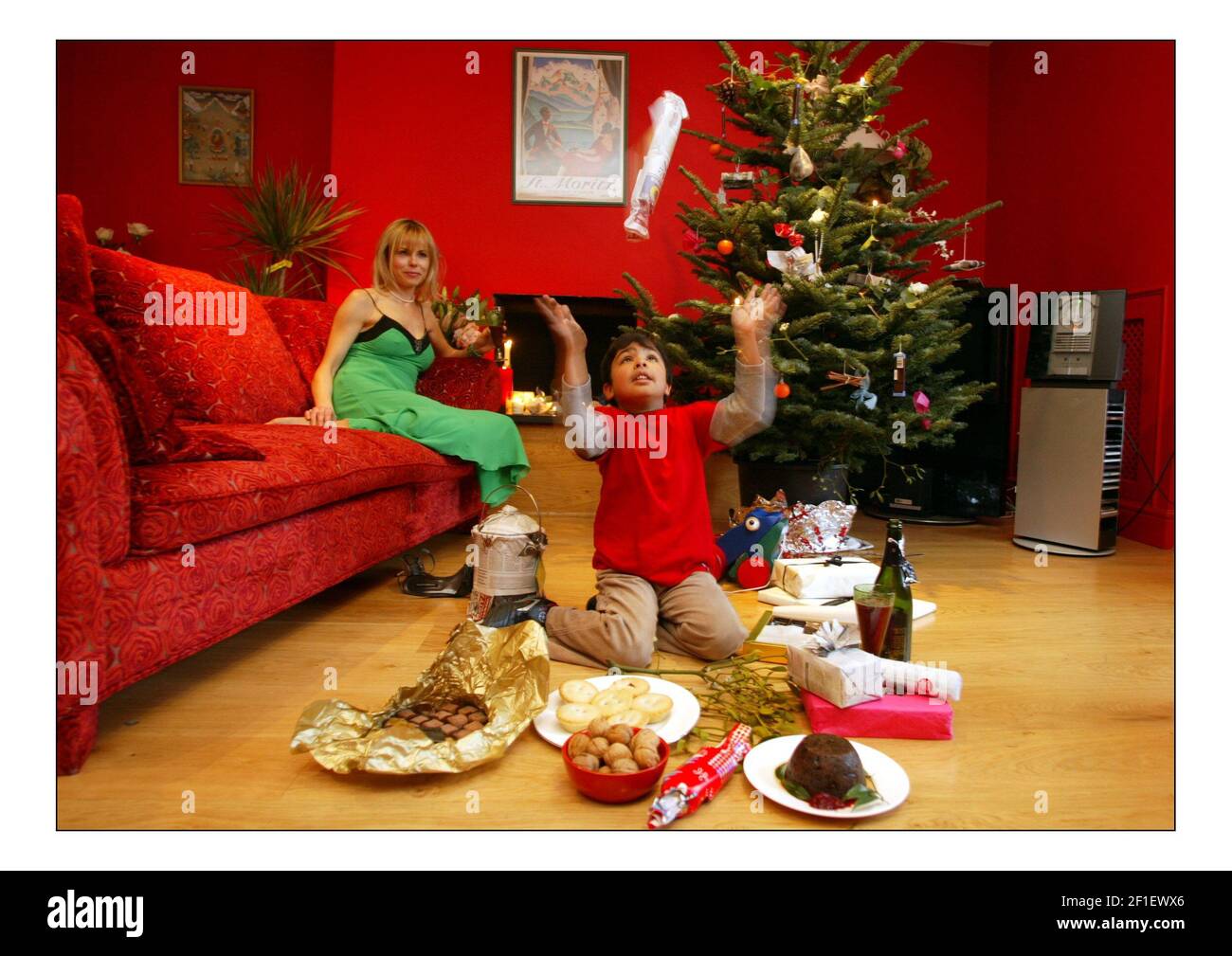 Julia Stephenson mit einem grünen Weihnachten.pic David Sandison 8/12/2005 Stockfoto
