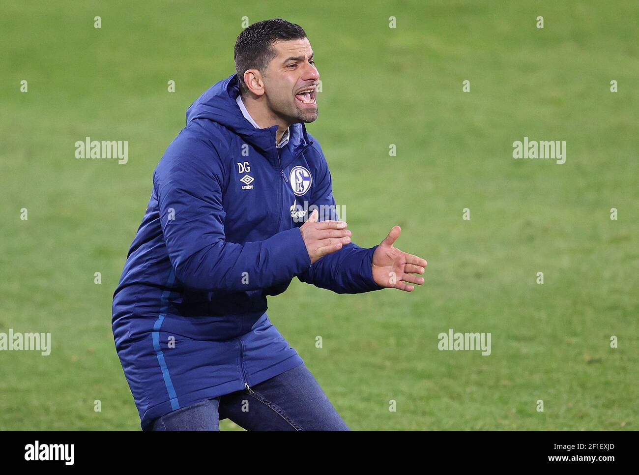 Trainer Diwidrios GRAMMOZIS (GE) Geste, Geste, Fußball 1st Bundesliga, 24th Spieltag, FC Schalke 04 (GE) - FSV FSV FSV Mainz 05 (MZ) 0: 0, am 5th. März 2021 in Gelsenkirchen. Foto: Juergen Fromme/firosportphoto/Pool via FOTOAGENTUR SVEN SIMON # die DFL-Bestimmungen verbieten die Verwendung von Fotografien als Bildsequenzen und/oder quasi-Video # nur zur redaktionellen Verwendung # Nationale und Internationale Nachrichtenagenturen OUT ¬ zur Nutzung weltweit Stockfoto