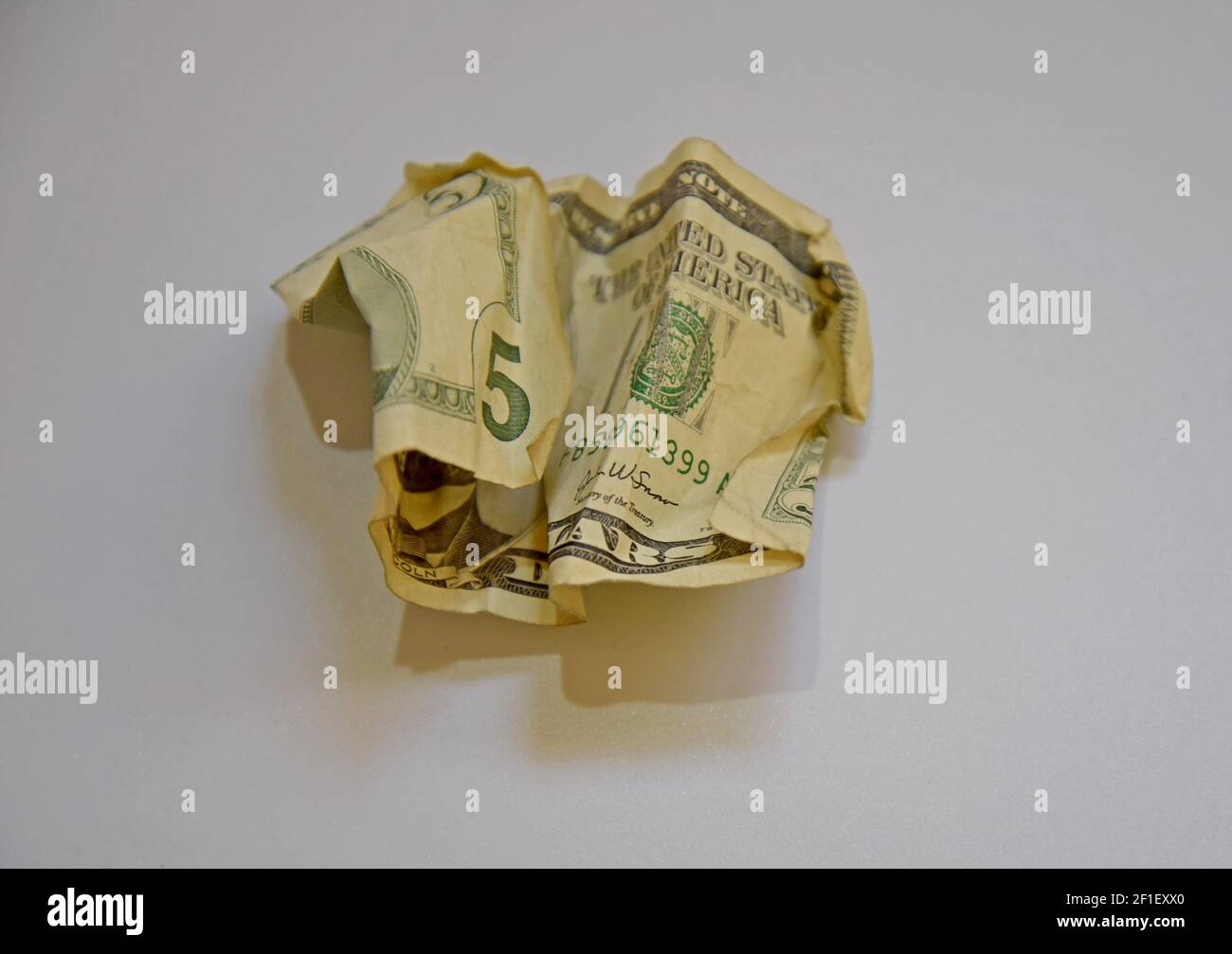 Ein US-Dollar-Schein zerbrach und vermasselt Stockfoto