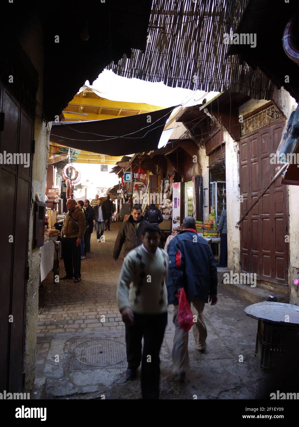 Allgemeine Szenen von Menschen und Orten in der Stadt FEZ im nordafrikanischen Land Marokko Stockfoto