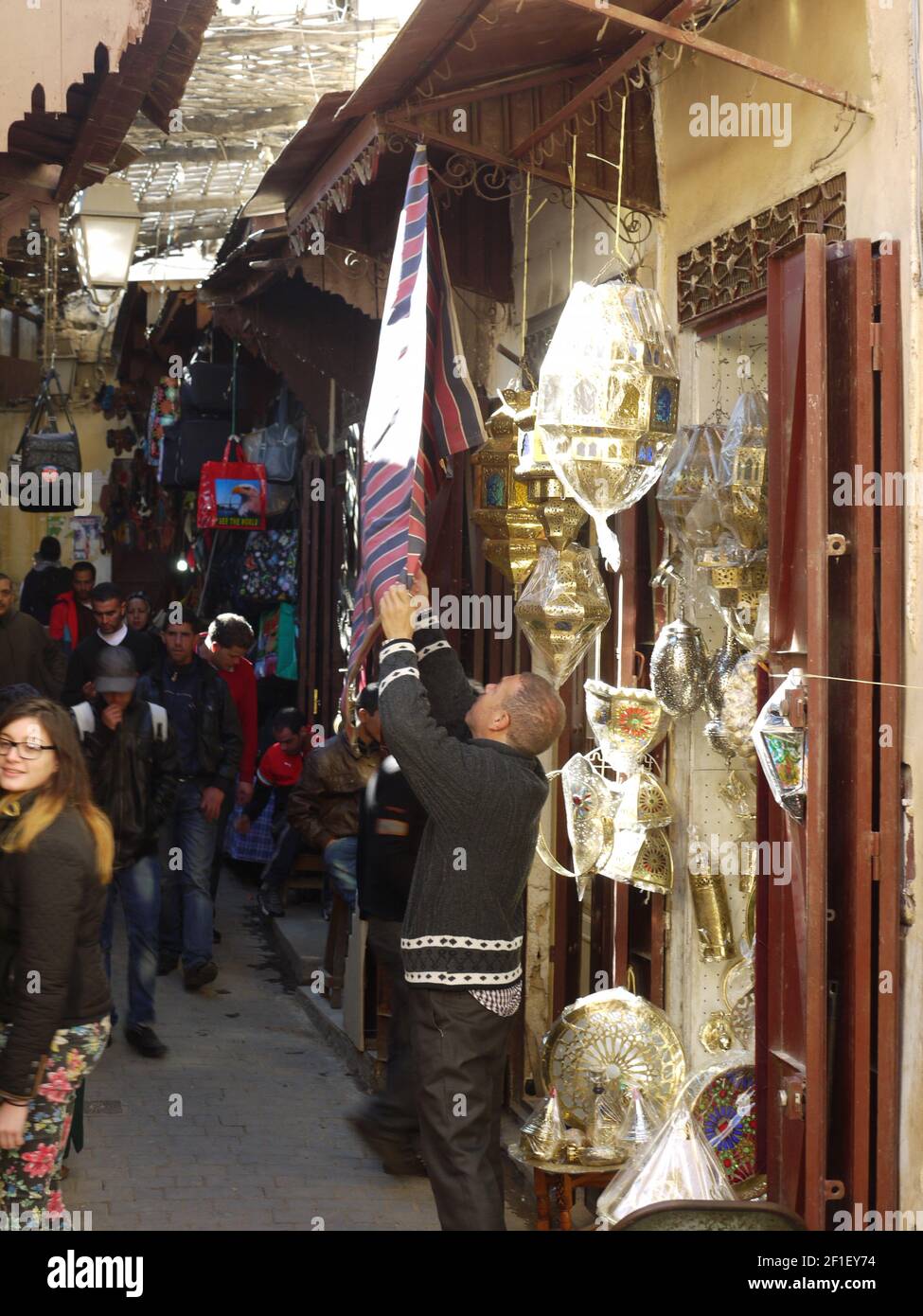 Allgemeine Szenen von Menschen und Orten in der Stadt FEZ im nordafrikanischen Land Marokko Stockfoto