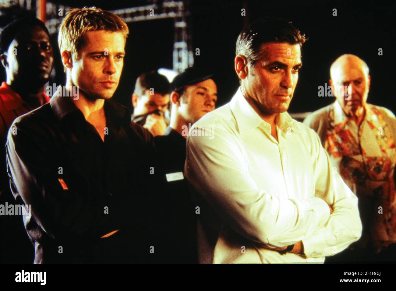 Brad Pitt, George Clooney, 'Ocean's Eleven' (2001) Warner Bros. Bildnachweis: Bob Marschak/Warner Bros. /The Hollywood Archive - Aktenzeichen # 34082-1118THA Stockfoto