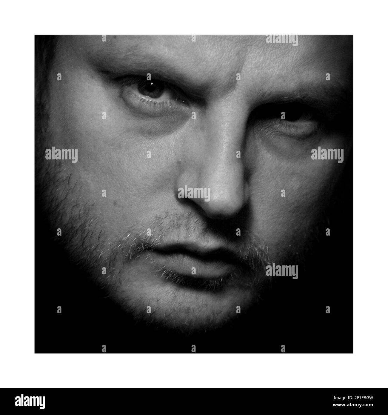 RANKIN der Fotograf in den Büros von Dazed und verwirrt In London.pic David Sandison 5/4/2004 Stockfoto