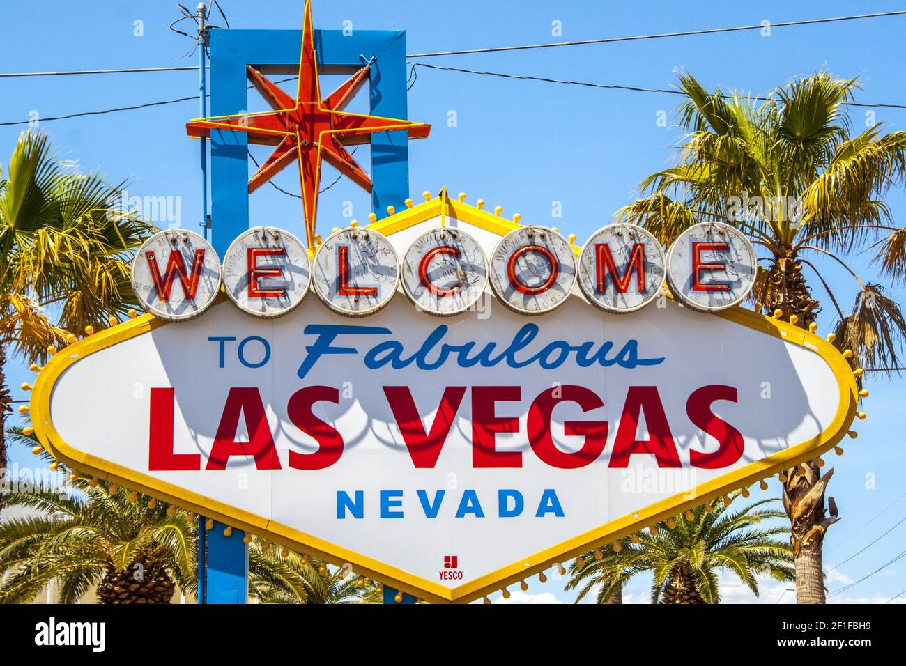 Klassische Ansicht von Welcome to Fabulous Las Vegas Schild an Das südliche Ende des weltberühmten Las Vegas Strip an Ein schöner sonniger Tag mit viel Witz Stockfoto