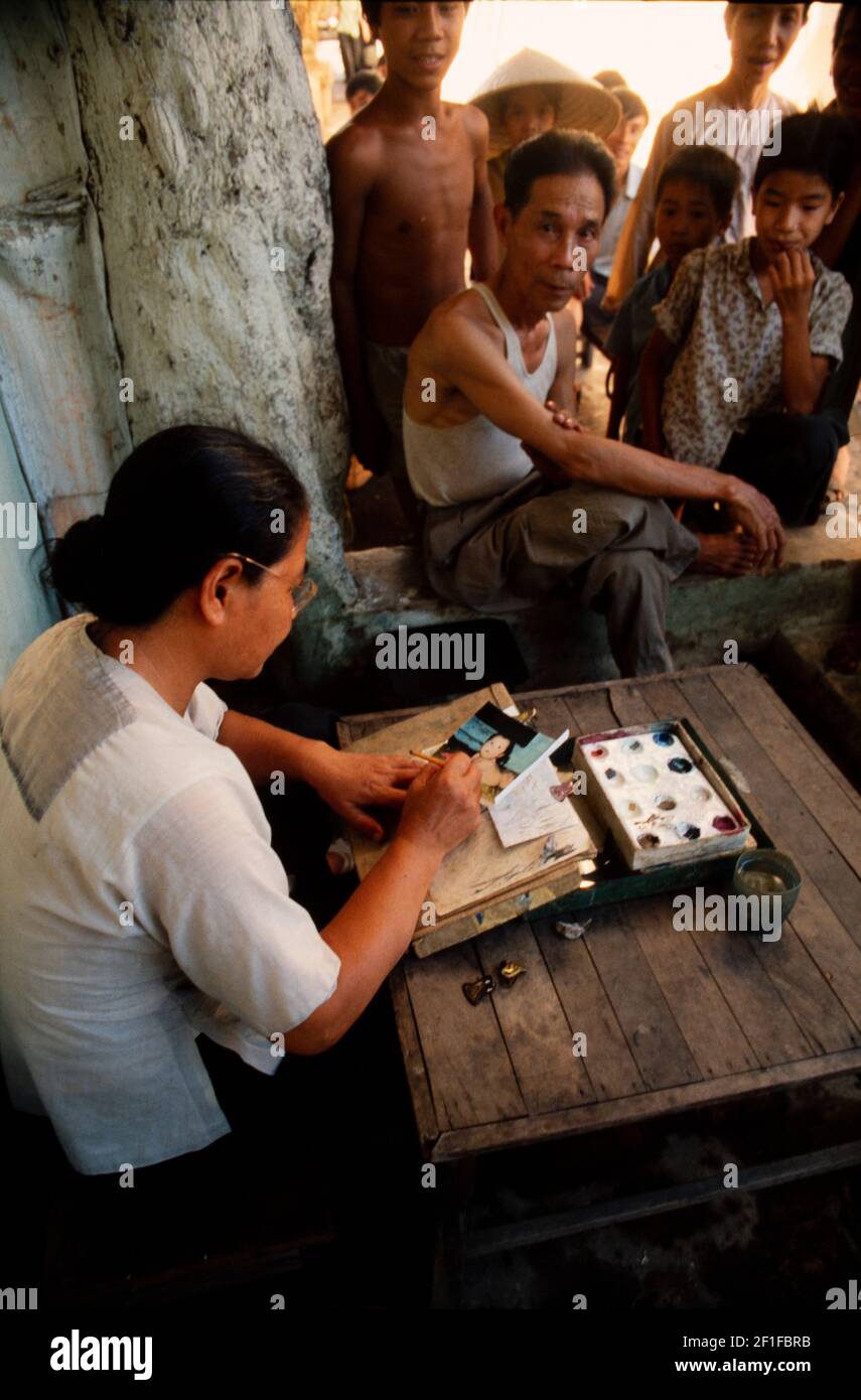 Hand Malvorlagen Fotografen schwarz-weiß Drucke, Hanoi, Nord-Vietnam, Juni 1980 Stockfoto