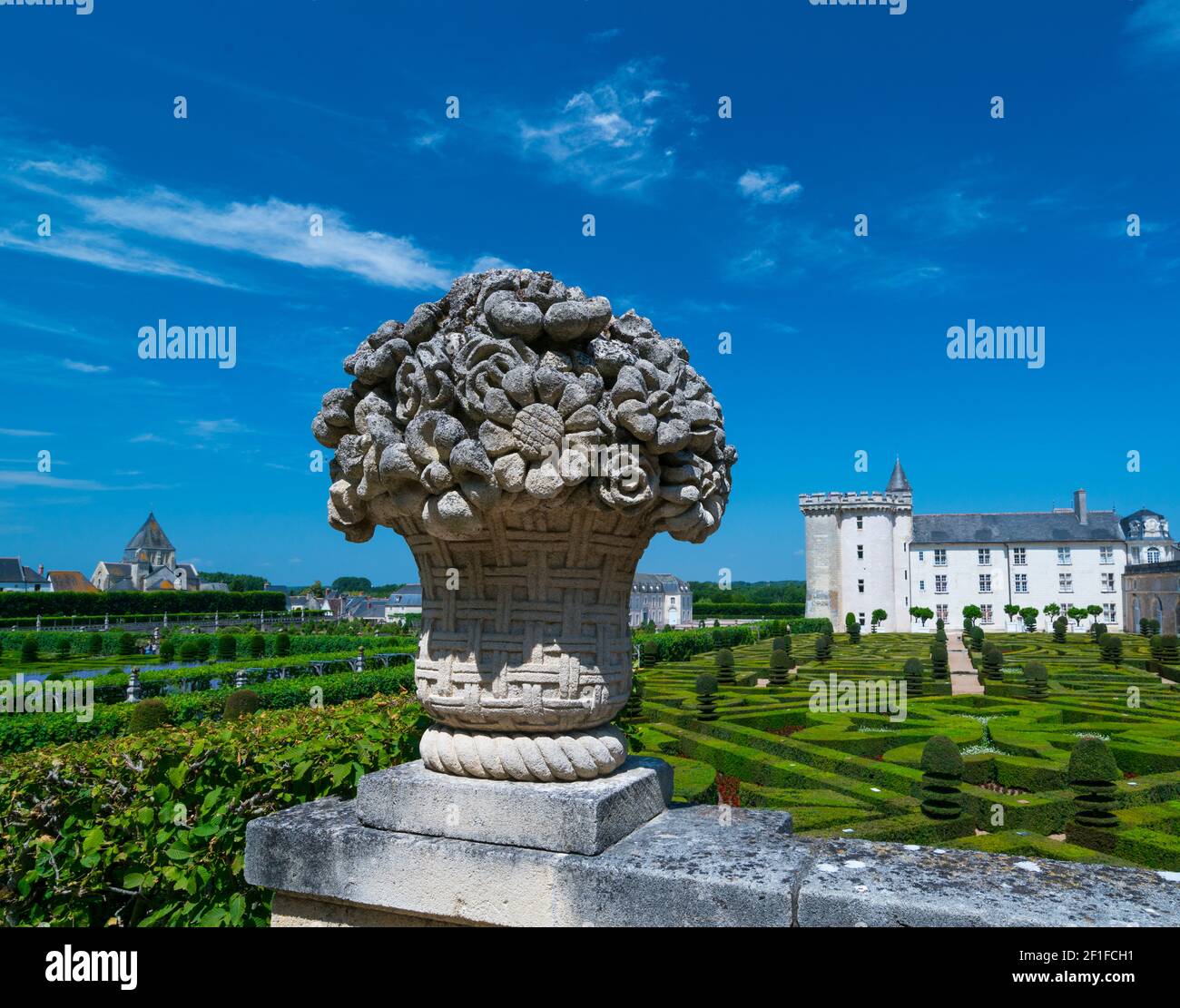 Schloss und Französische Gärten, Ökologische Gartenarbeit, Schloss Villandry, Villandry, Departement Indre-et-Loire, Das Loire-Tal, Frankreich, Europa Stockfoto