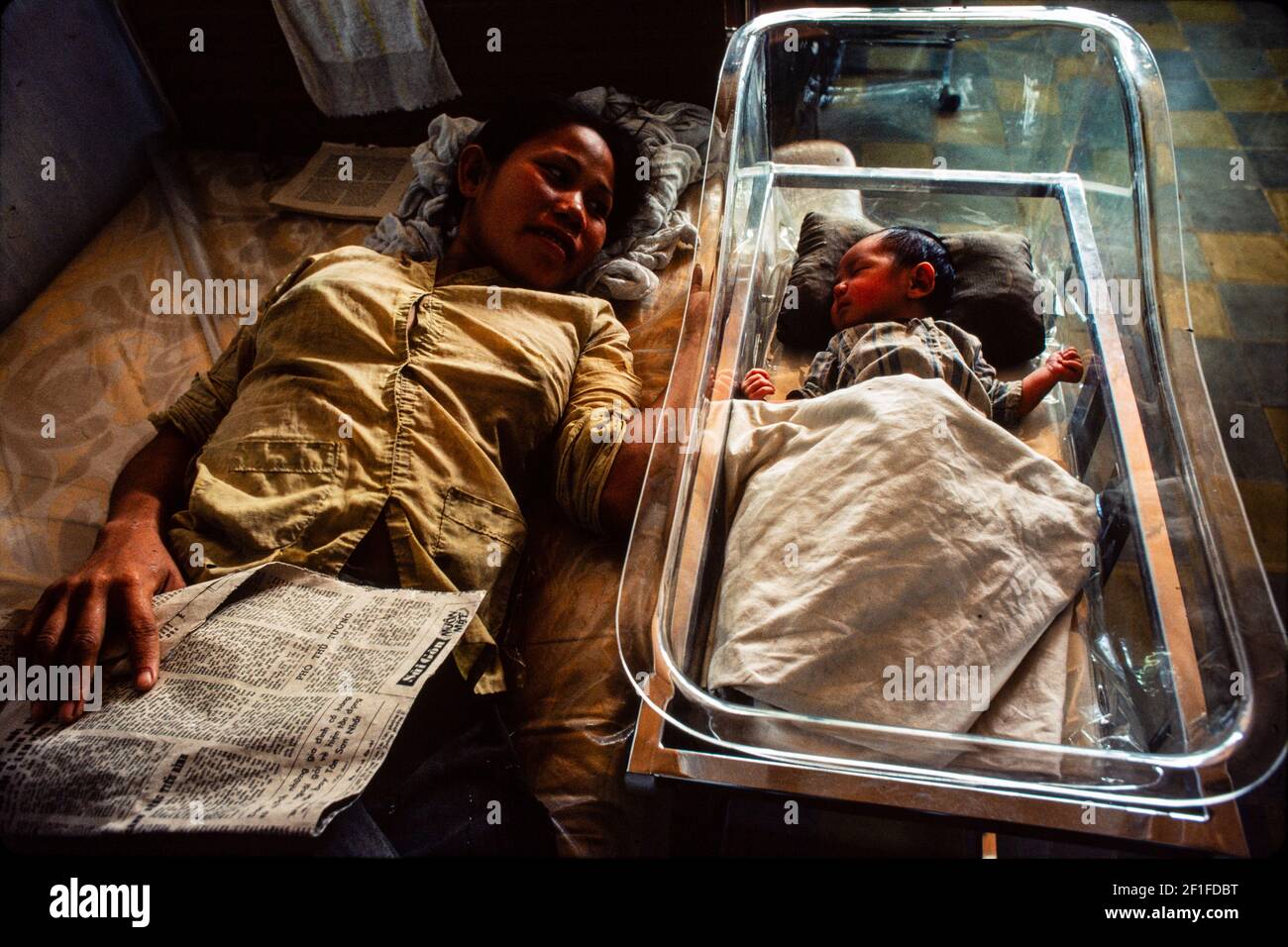 Chilren in der TB-Station im Hanoi Krankenhaus, Hanoi, Nordvietnam, Juni 1980 Stockfoto