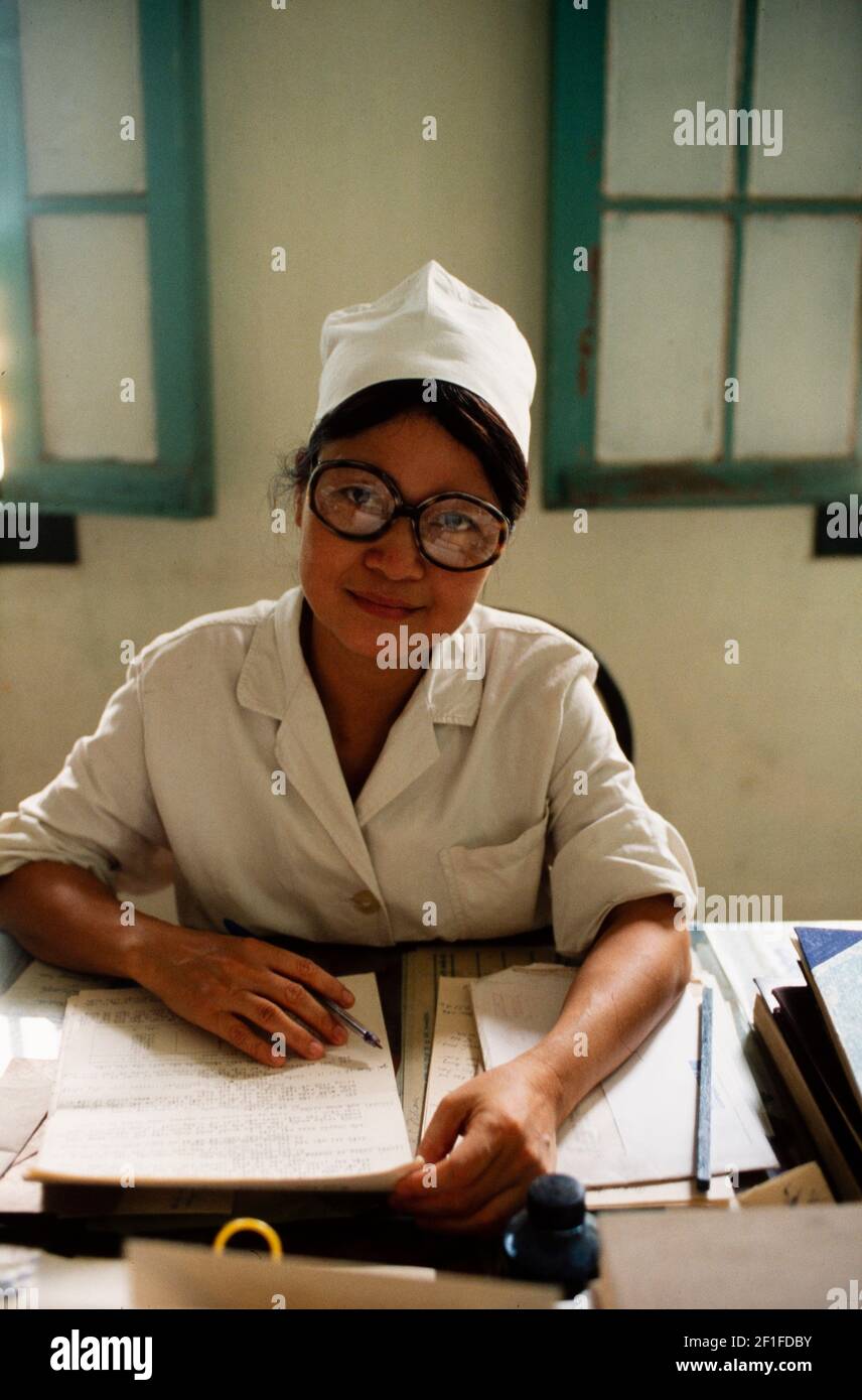 Eine Matrone im Hanoi Krankenhaus, Hanoi, Nordvietnam, Juni 1980