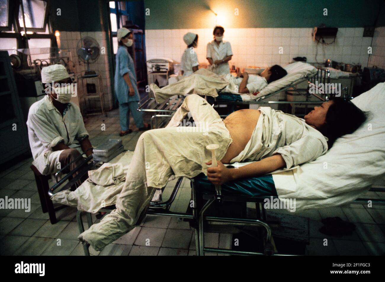 Hebammen bei der Arbeit, Mutterkrankenhaus, Ho Chi Minh Stadt, Vietnam, Juni 1980 Stockfoto