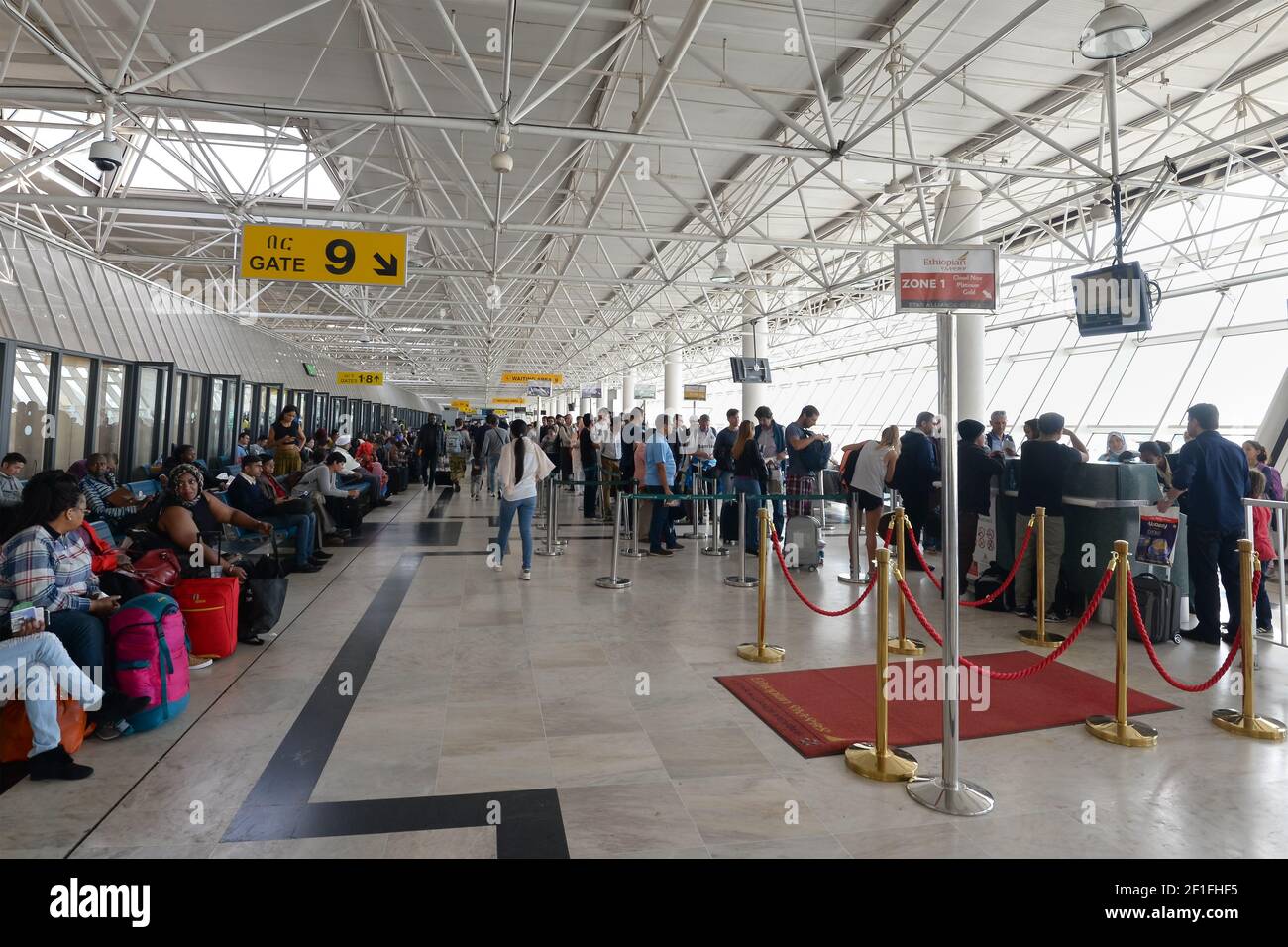 Innenraum des Passagierterminals am Addis Abeba Bole International Airport in Äthiopien, Afrika. Flughafen Bole, Drehscheibe von Ethiopian Airlines. Stockfoto